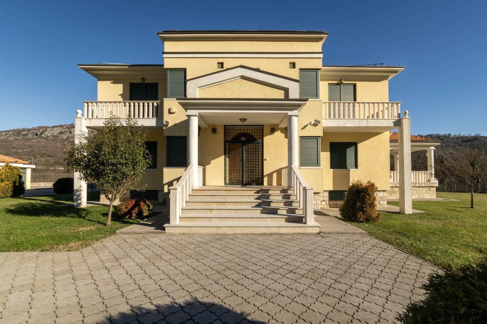 Riverside Family Villa (5)