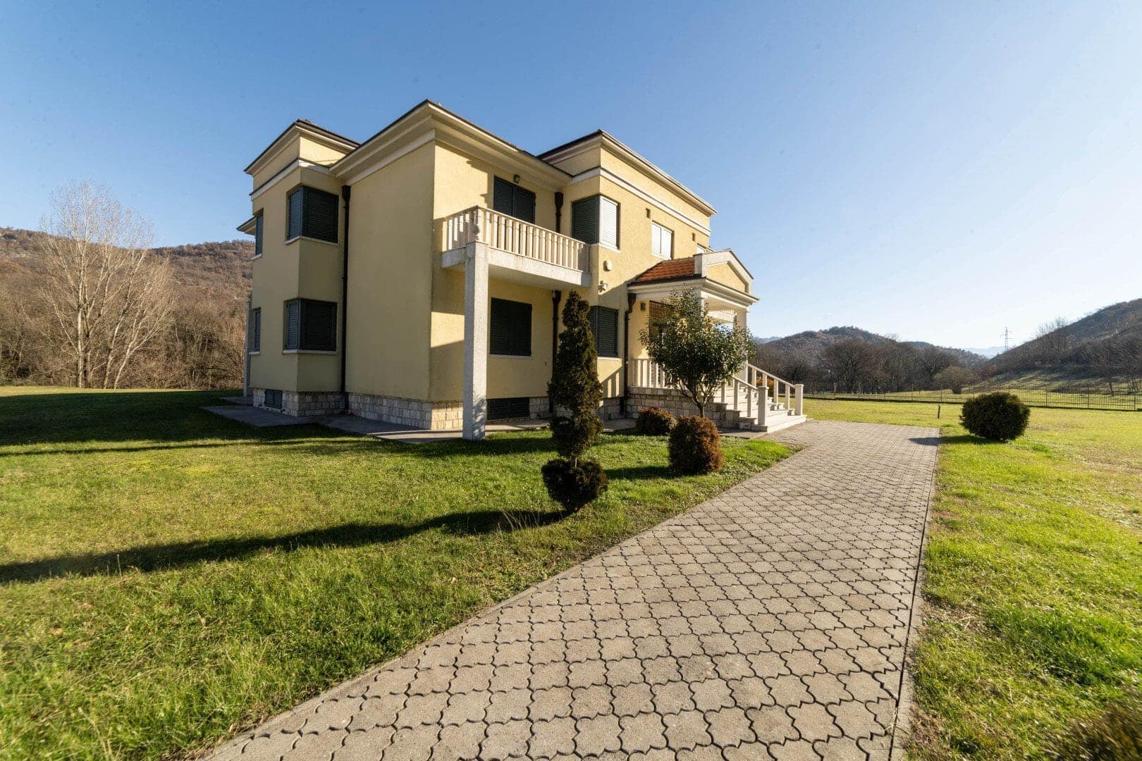 Riverside Family Villa (7)
