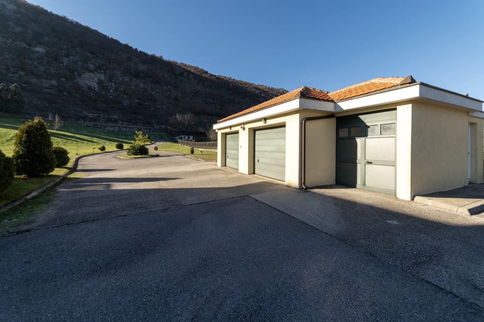 Riverside Family Villa (16)