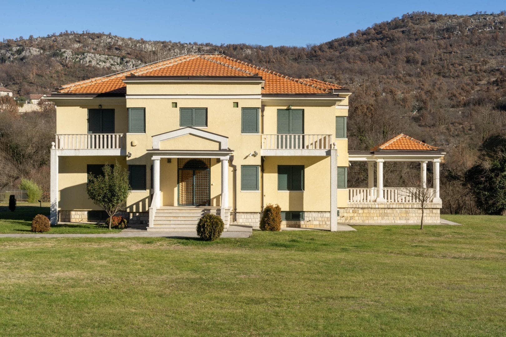 Riverside Family Villa (19)