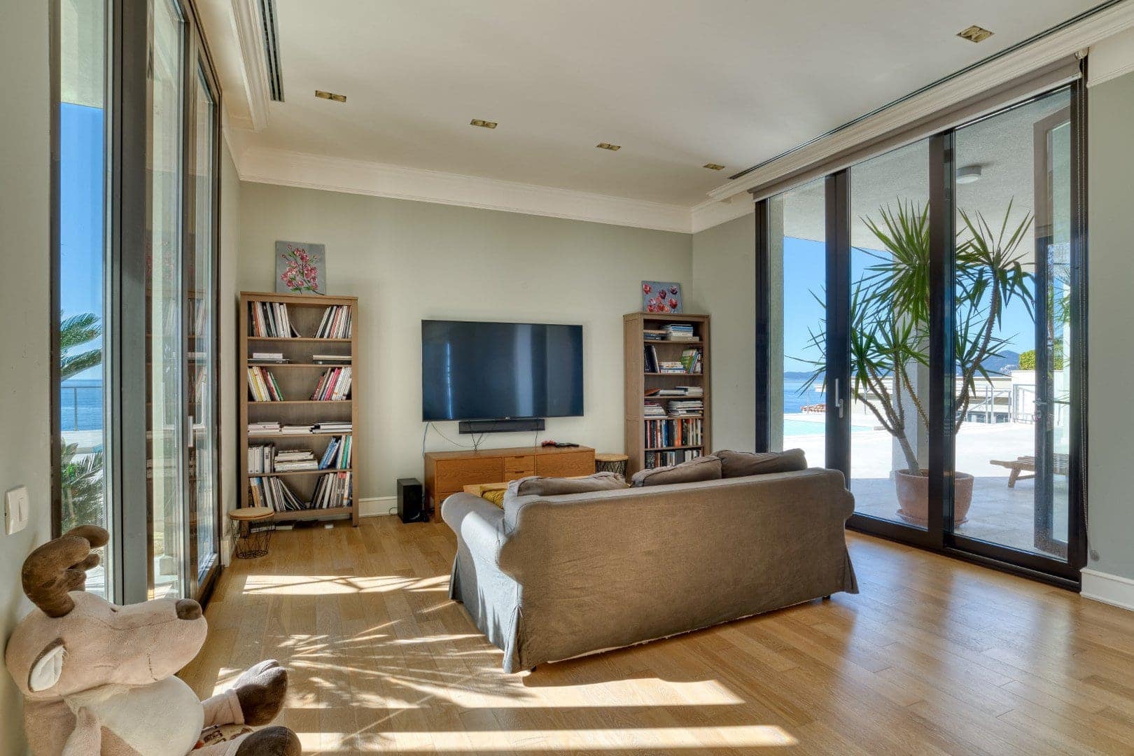 Rijeka Rezevici Seafront 2bd Apartment (21)