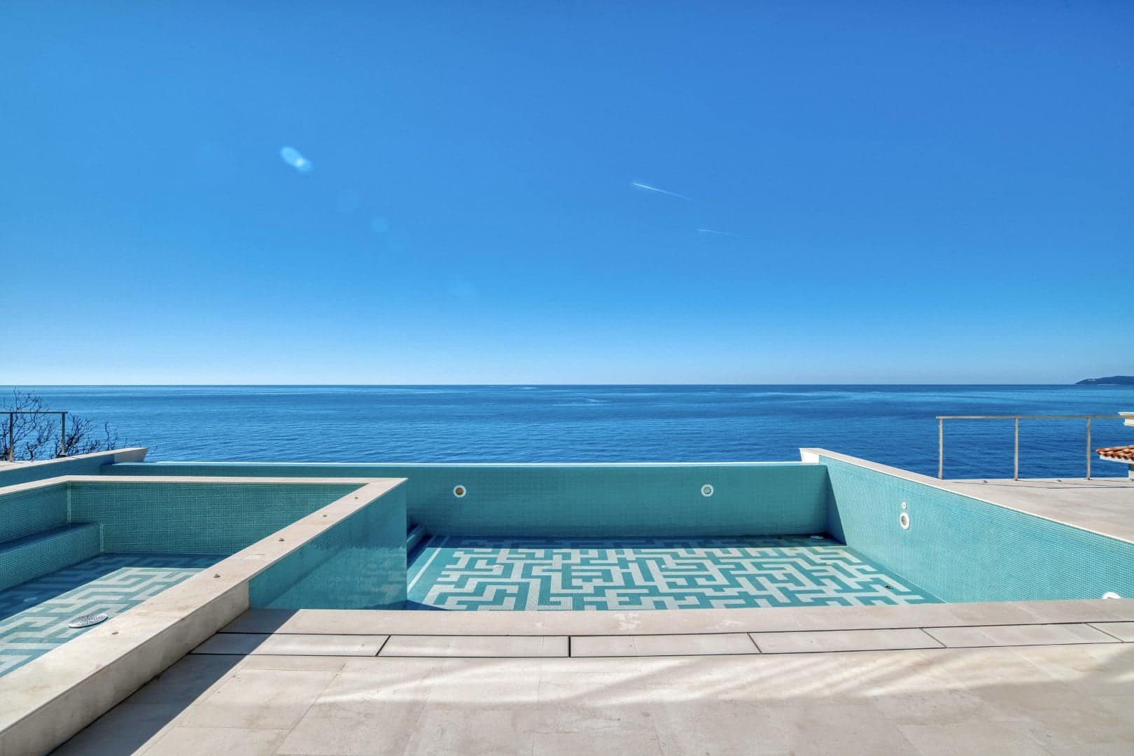 Rijeka Rezevici Seafront 2bd Apartment (24)