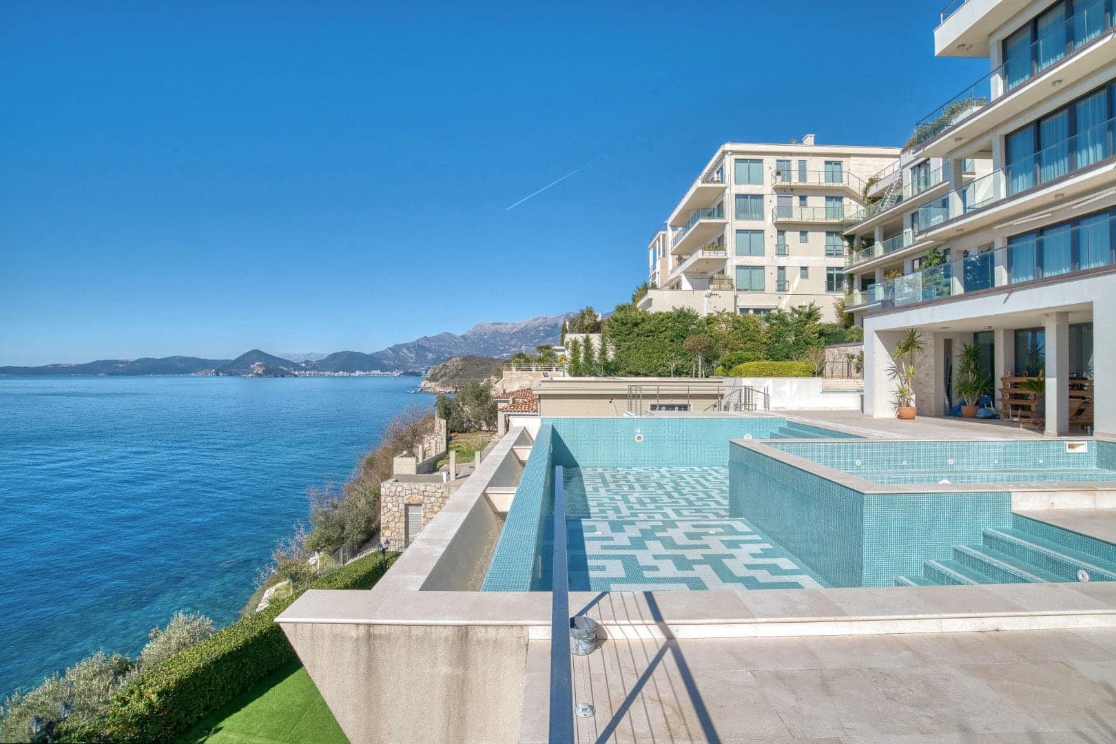 Rijeka Rezevici Seafront 2bd Apartment (25)
