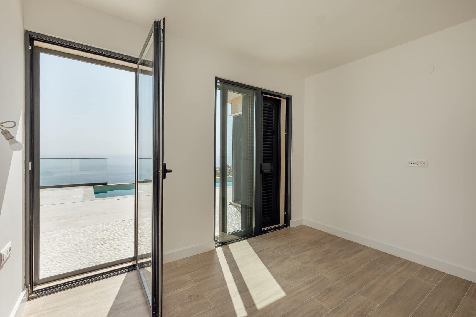 Blizikuce Contemporary 5Bdr Villa (15)