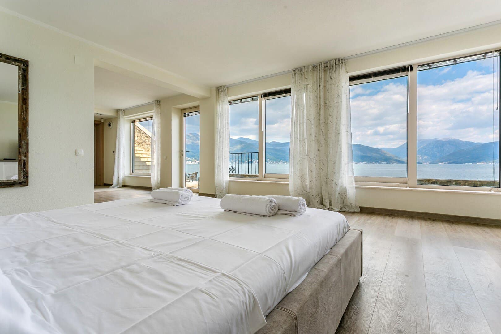 Krasici Waterside Villa (12)