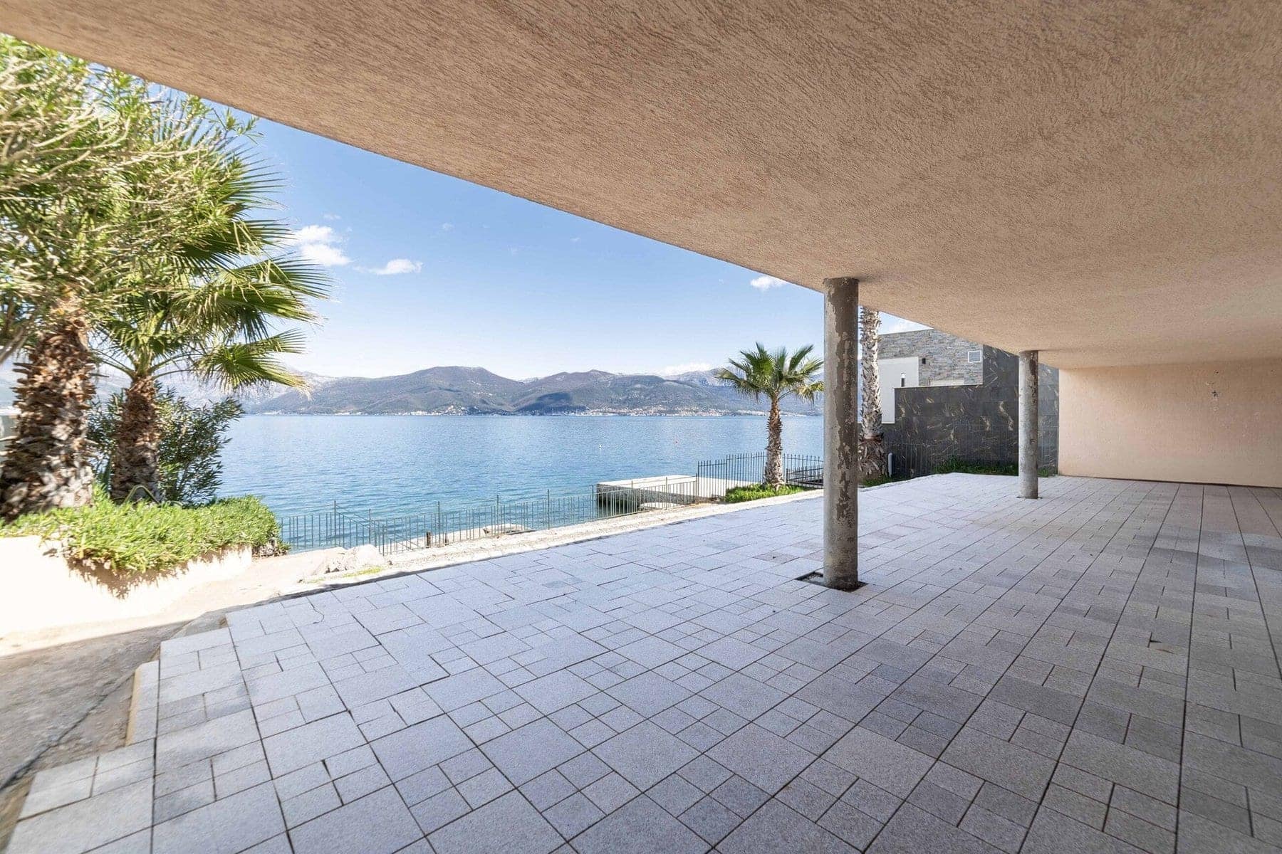 Krasici 3bdr Waterfront Duplex Apartment (20)