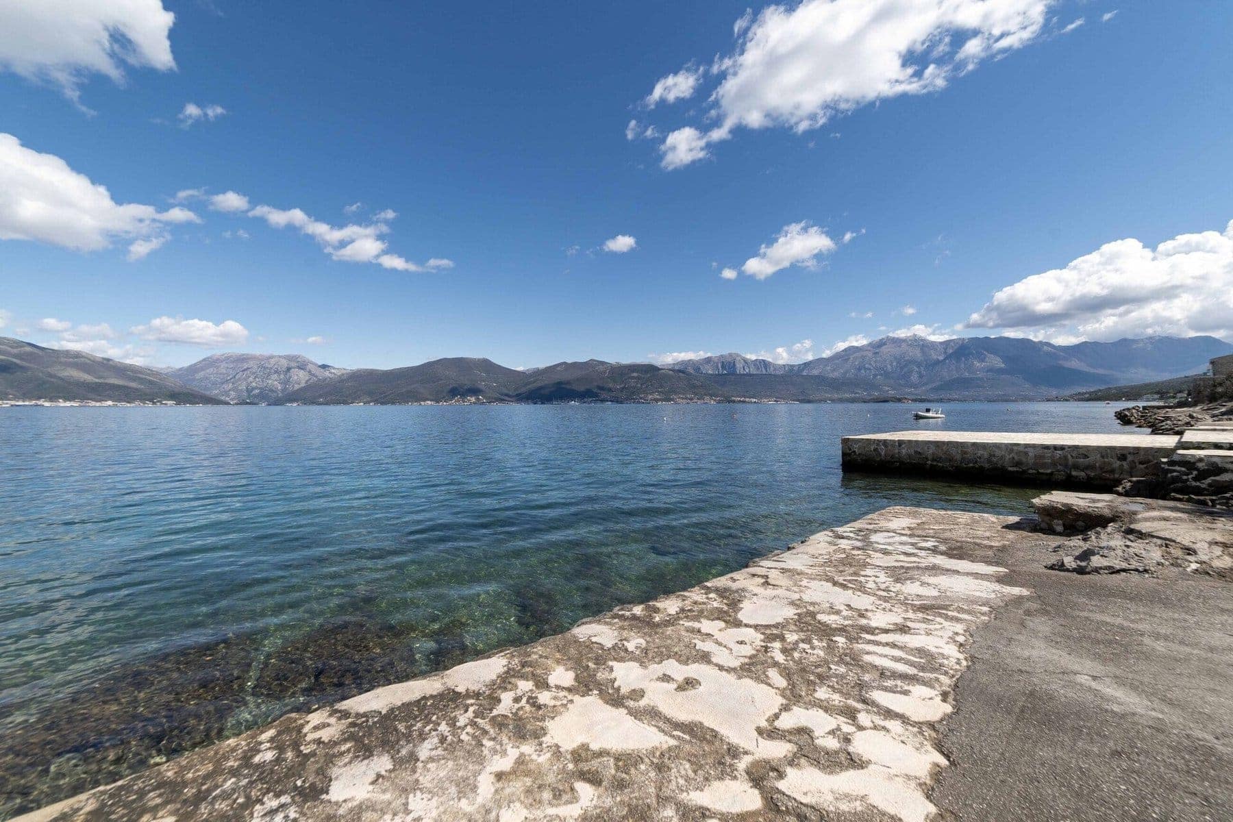 Krasici 3bdr Waterfront Duplex Apartment (22)