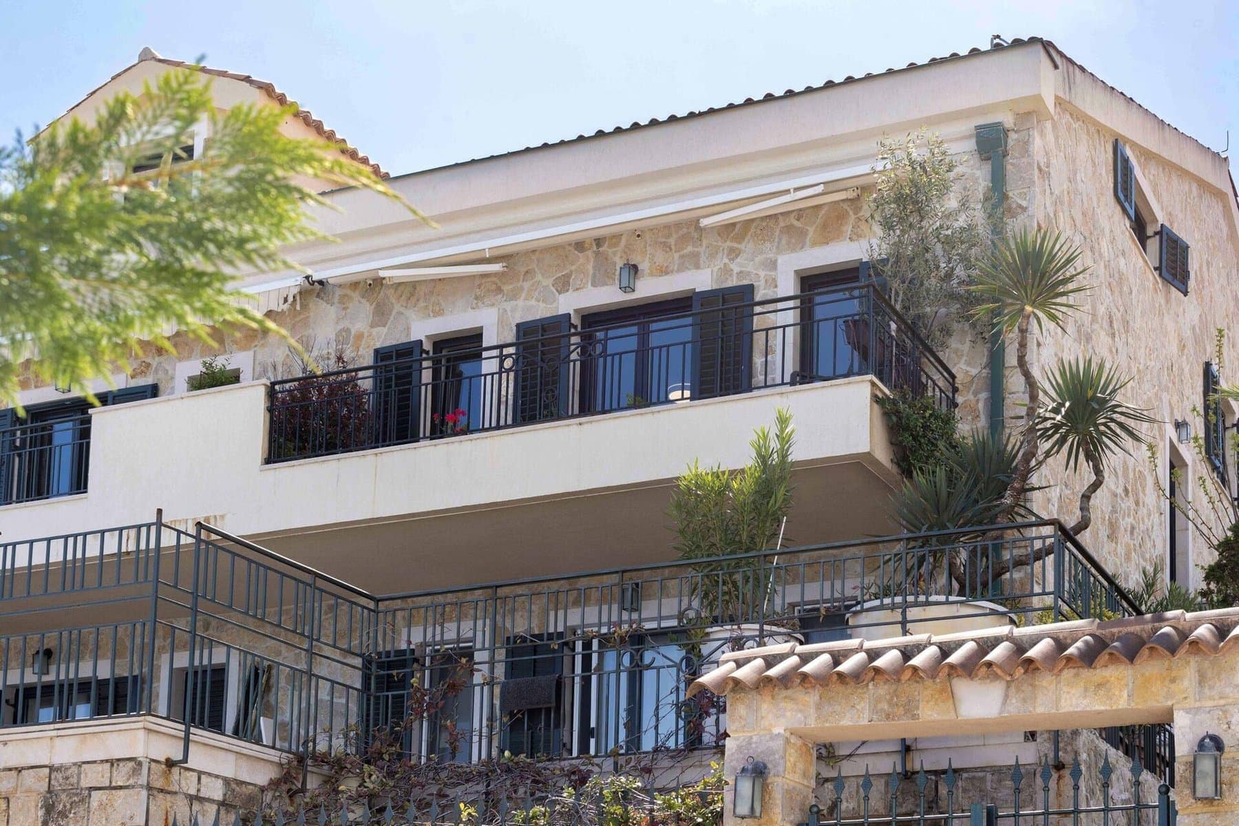Krasici 3bdr Waterfront Duplex Apartment (23)
