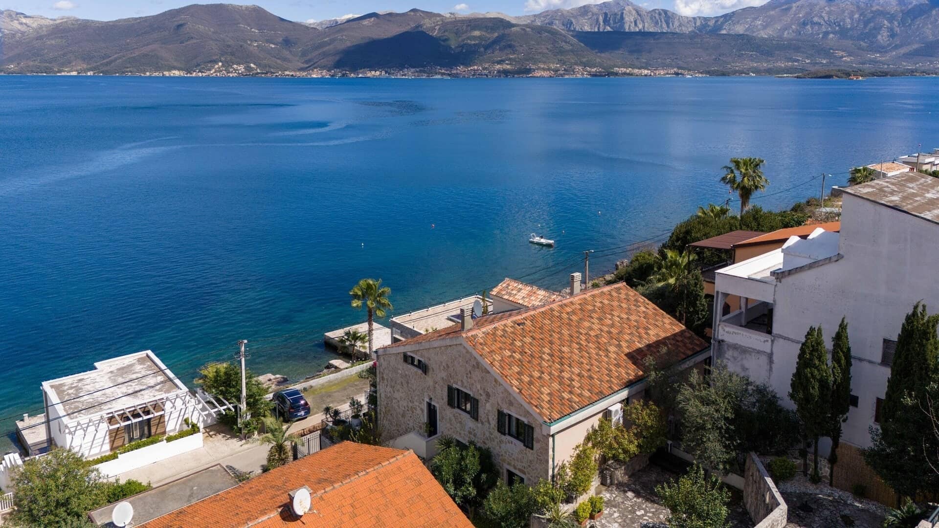 Krasici 3bdr Waterfront Duplex Apartment (24)