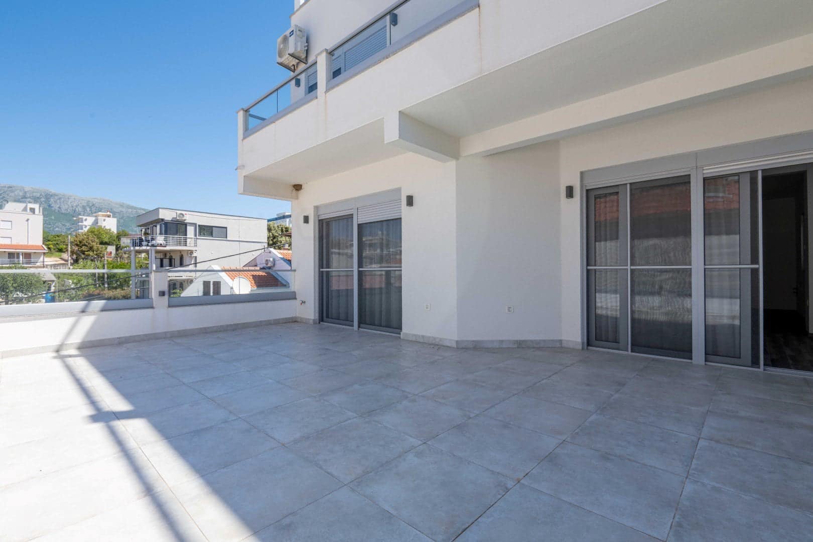 New Villa with a Panoramic Sea View, Utjeha, Bar (6)