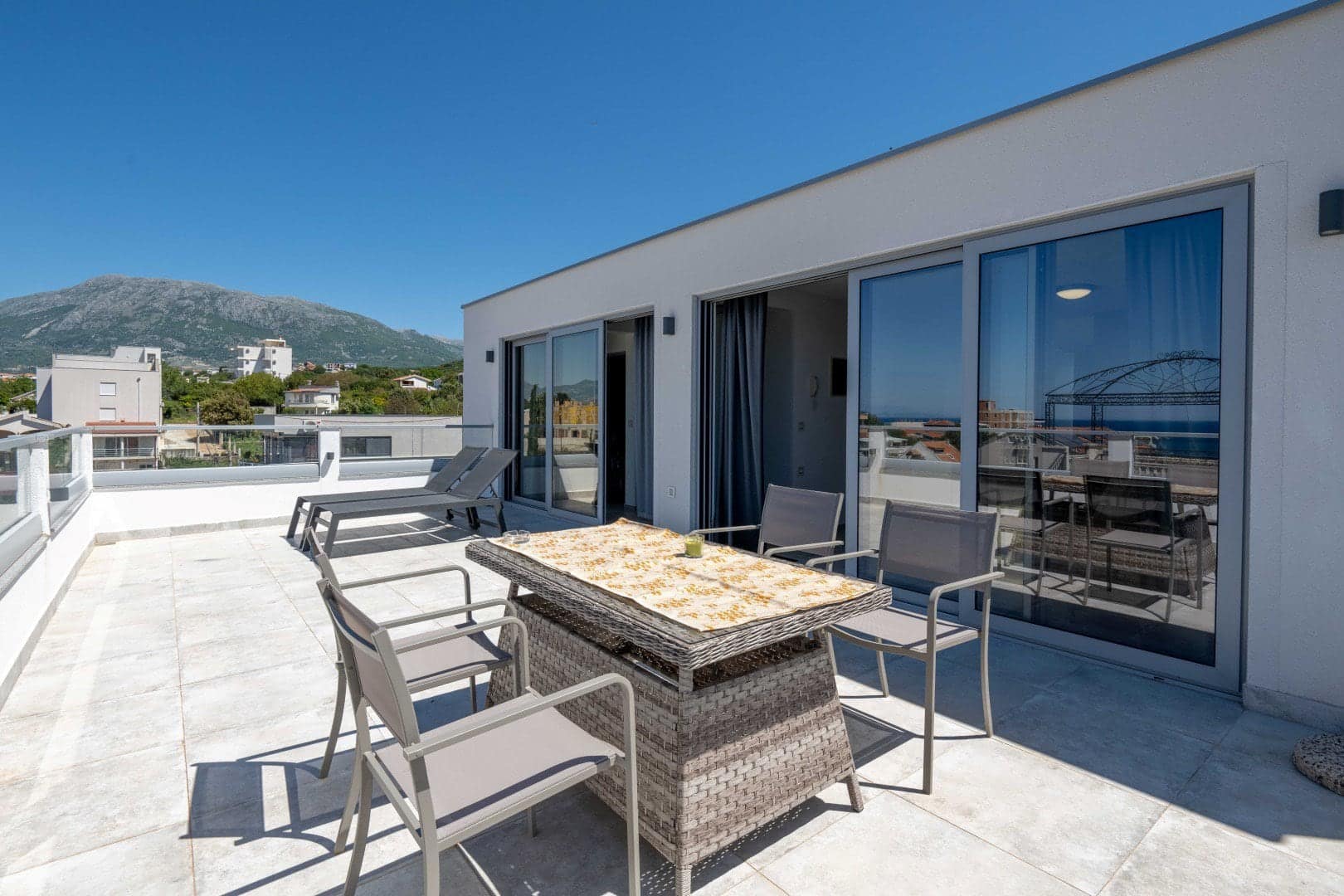 New Villa with a Panoramic Sea View, Utjeha, Bar (7)