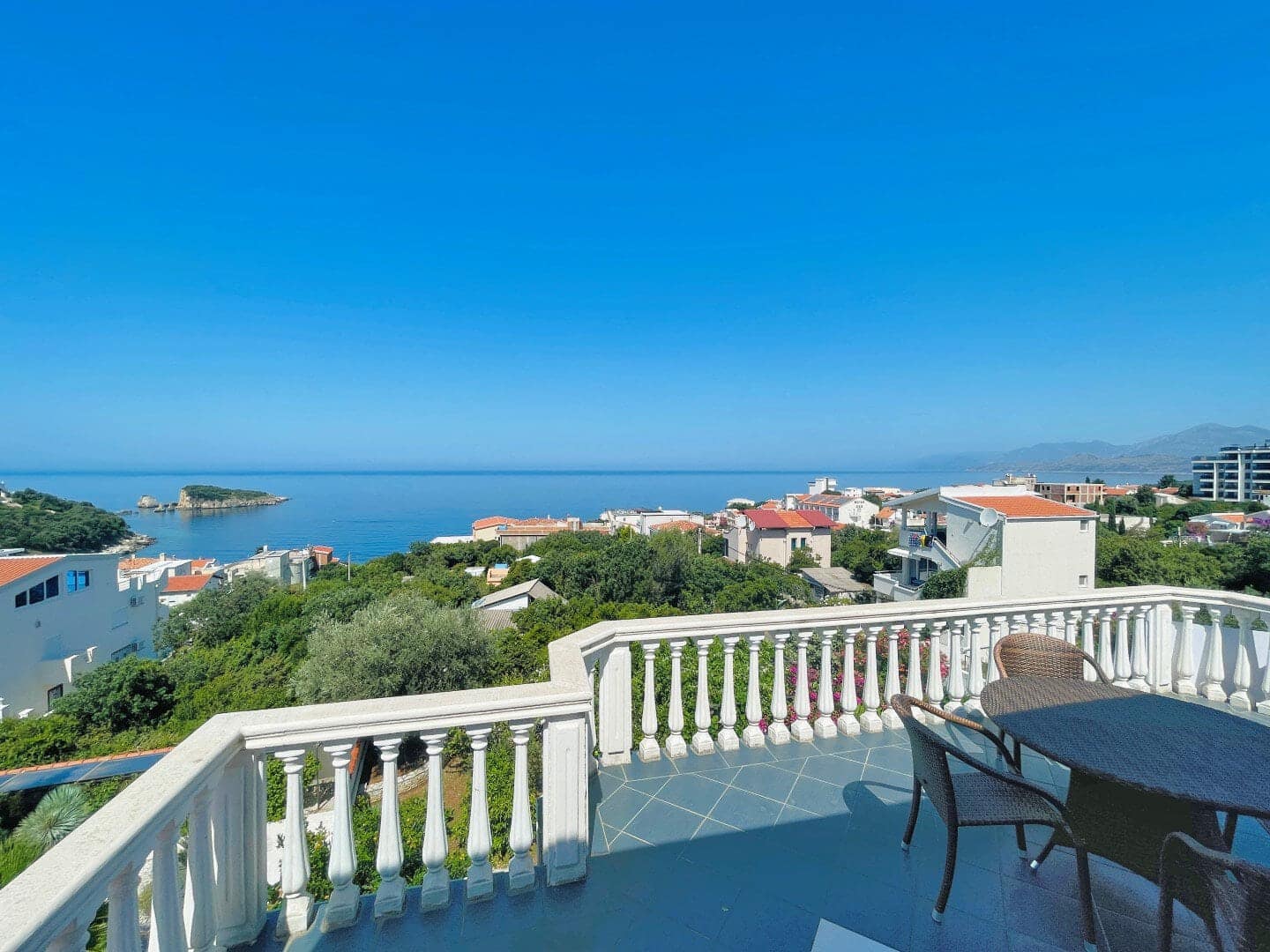 House with a pool and panoramic sea view, Utjeha, Bar, Бар
