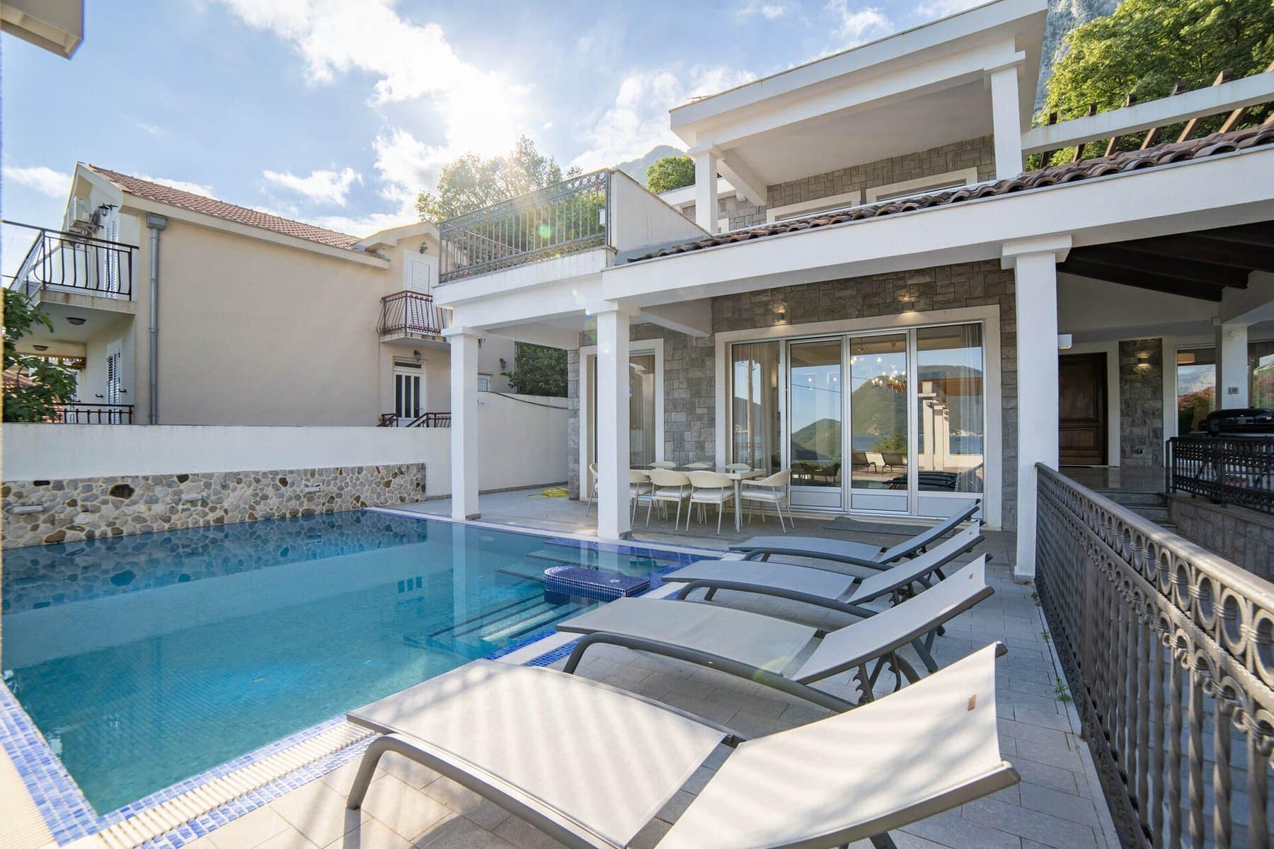 Contemporary Waterfront Villa Strp (5)