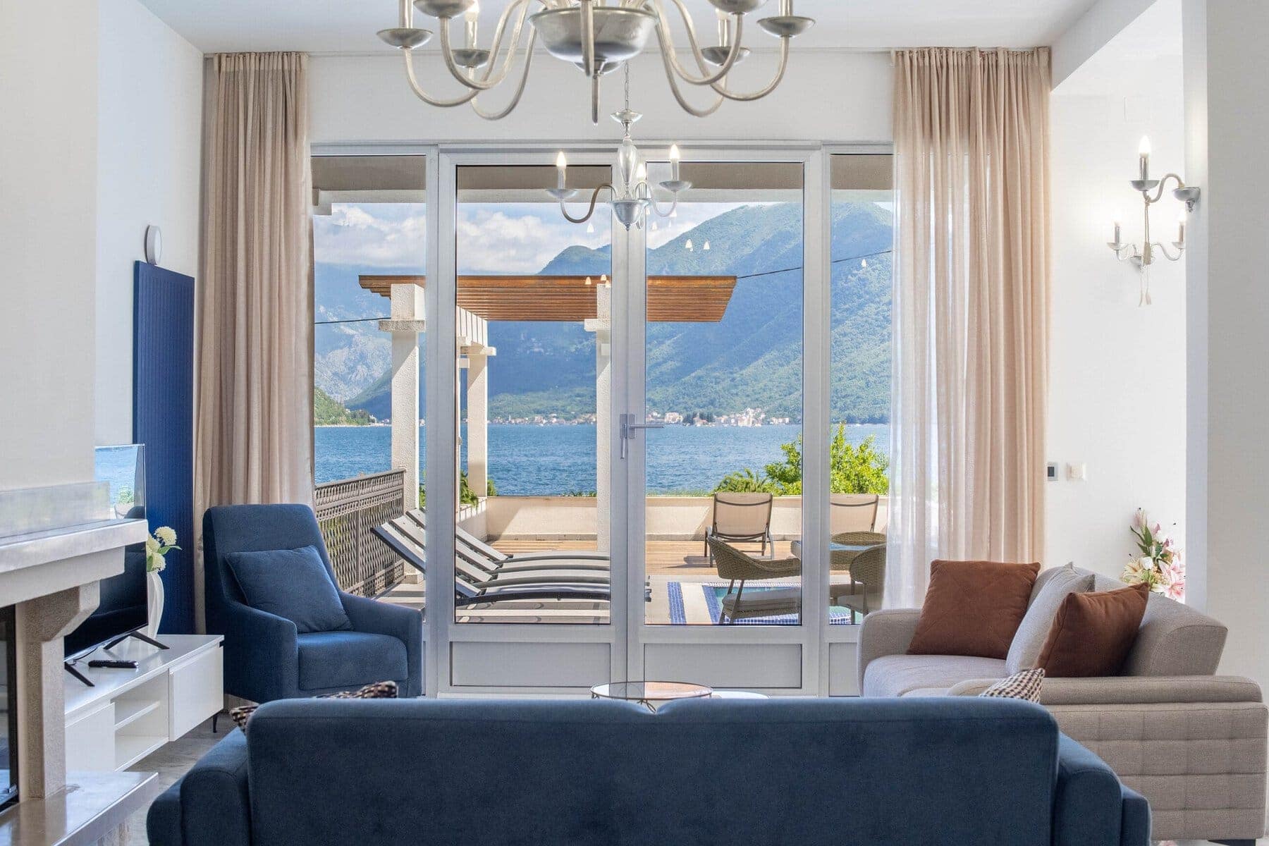 Contemporary Waterfront Villa Strp (7)