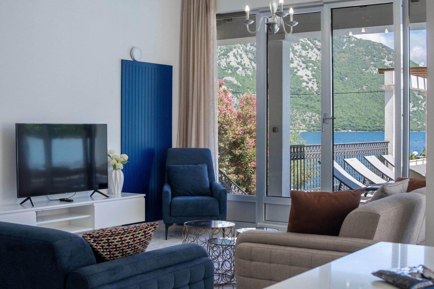 Contemporary Waterfront Villa Strp (8)