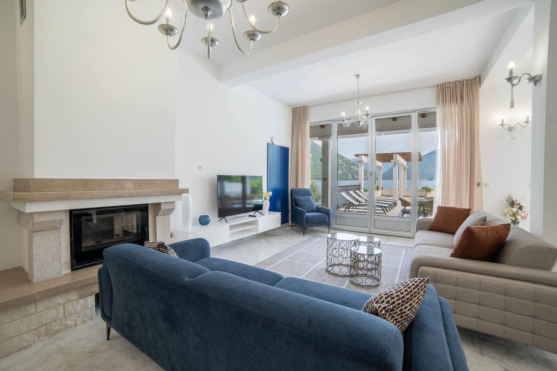 Contemporary Waterfront Villa Strp (9)