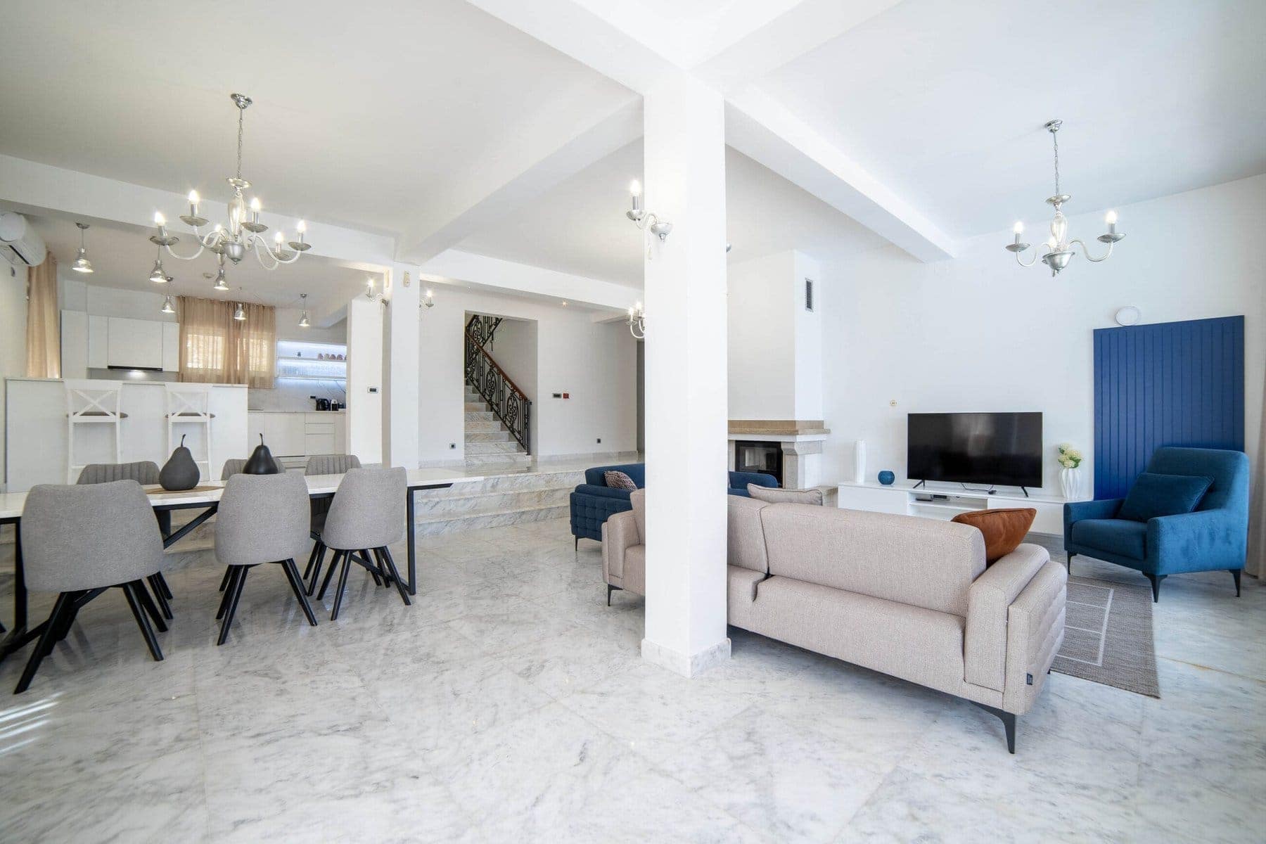 Contemporary Waterfront Villa Strp (11)