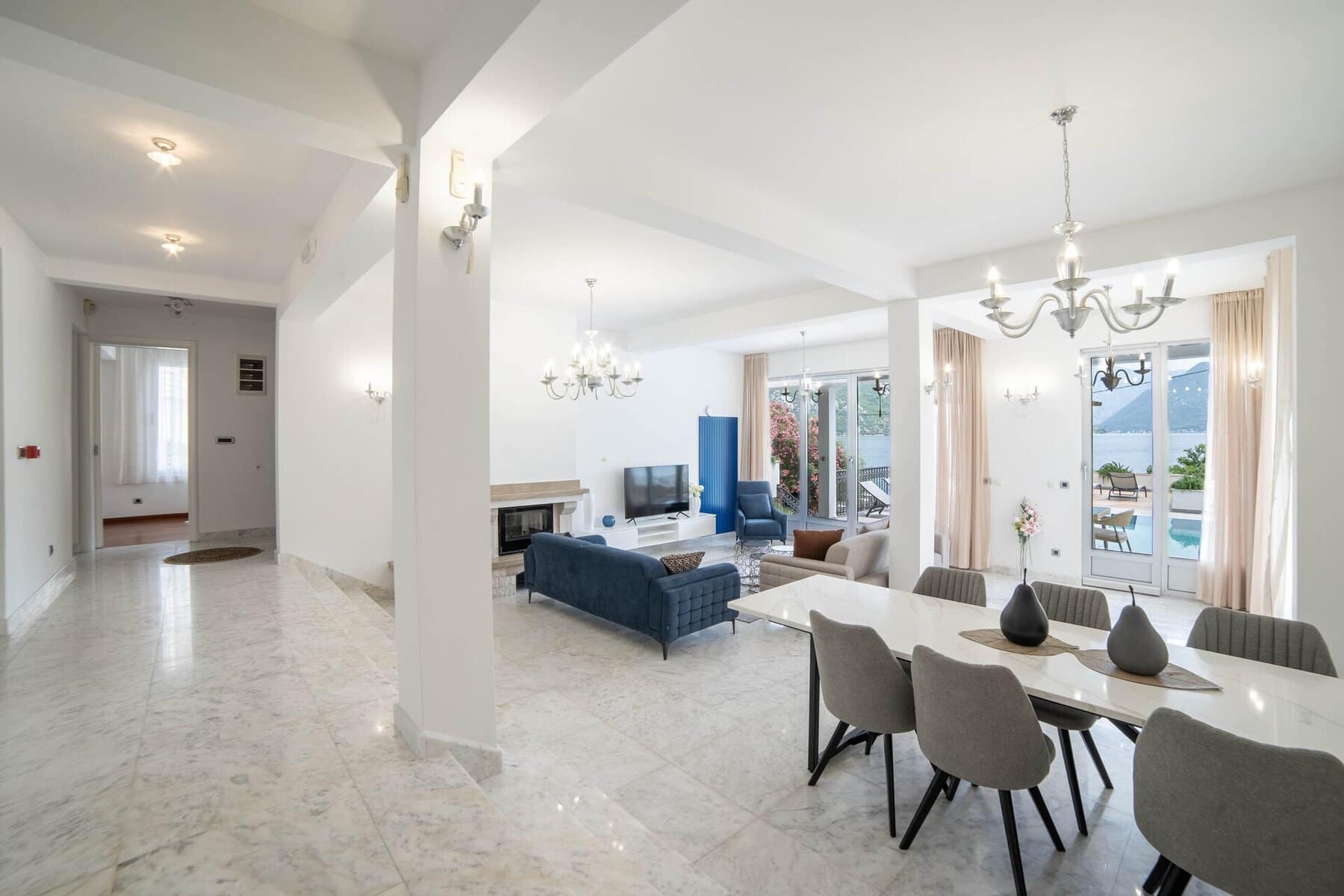 Contemporary Waterfront Villa Strp (12)