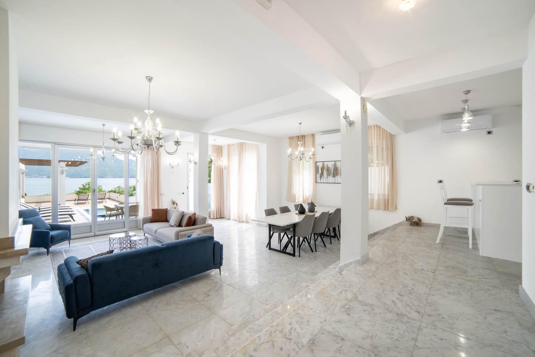 Contemporary Waterfront Villa Strp (13)