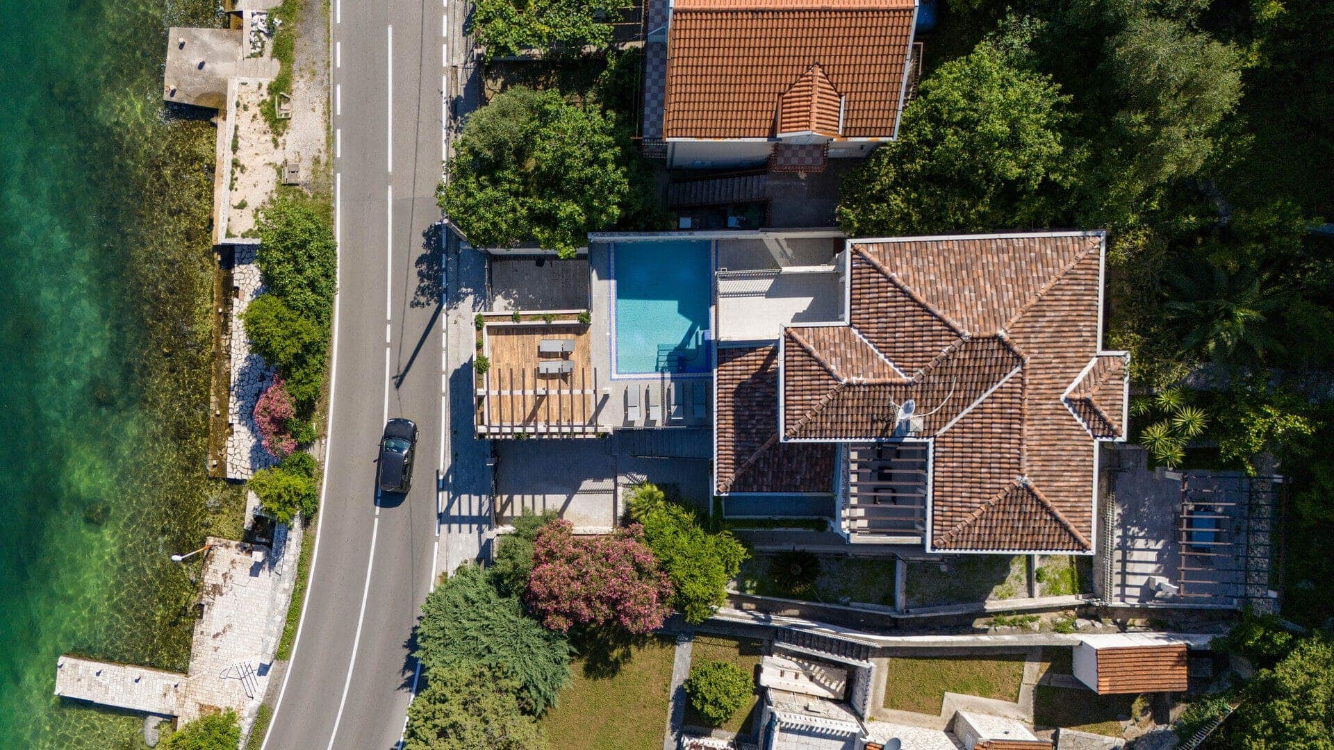 Contemporary Waterfront Villa Strp (33)