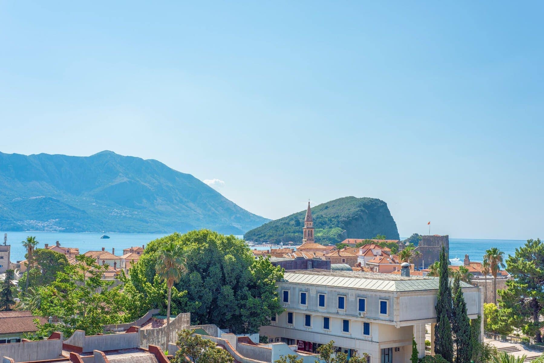 Dukley Residences One-bedroom Apartment, with a Sea View (16)