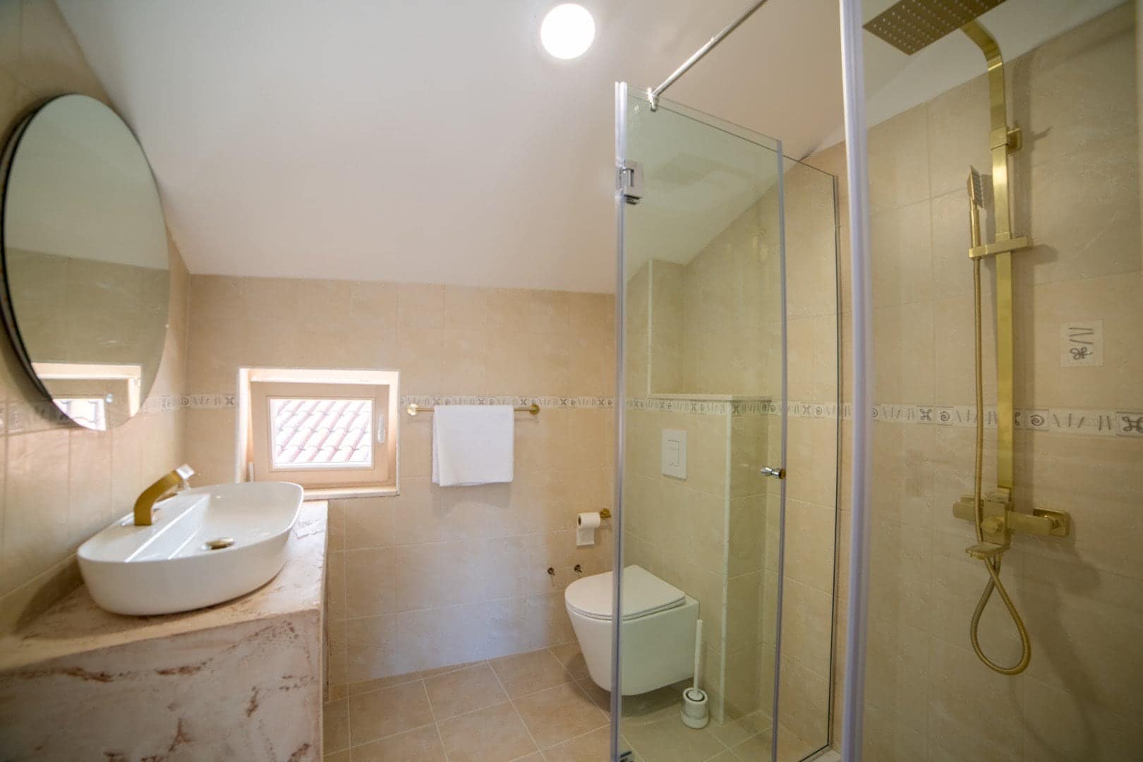 Three-story villa on the first line to the sea for rent in Lepetane (17)