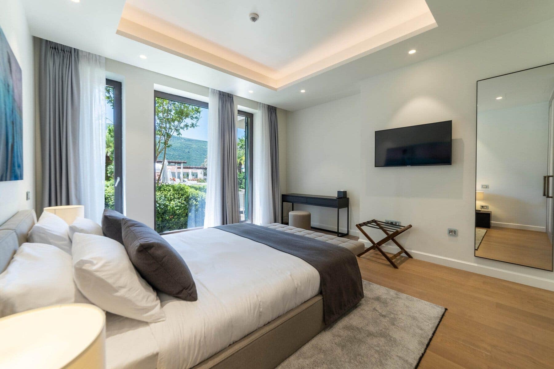 Portonovi 1bdr Apartment with Direct Access to a Swimming Pool (12)