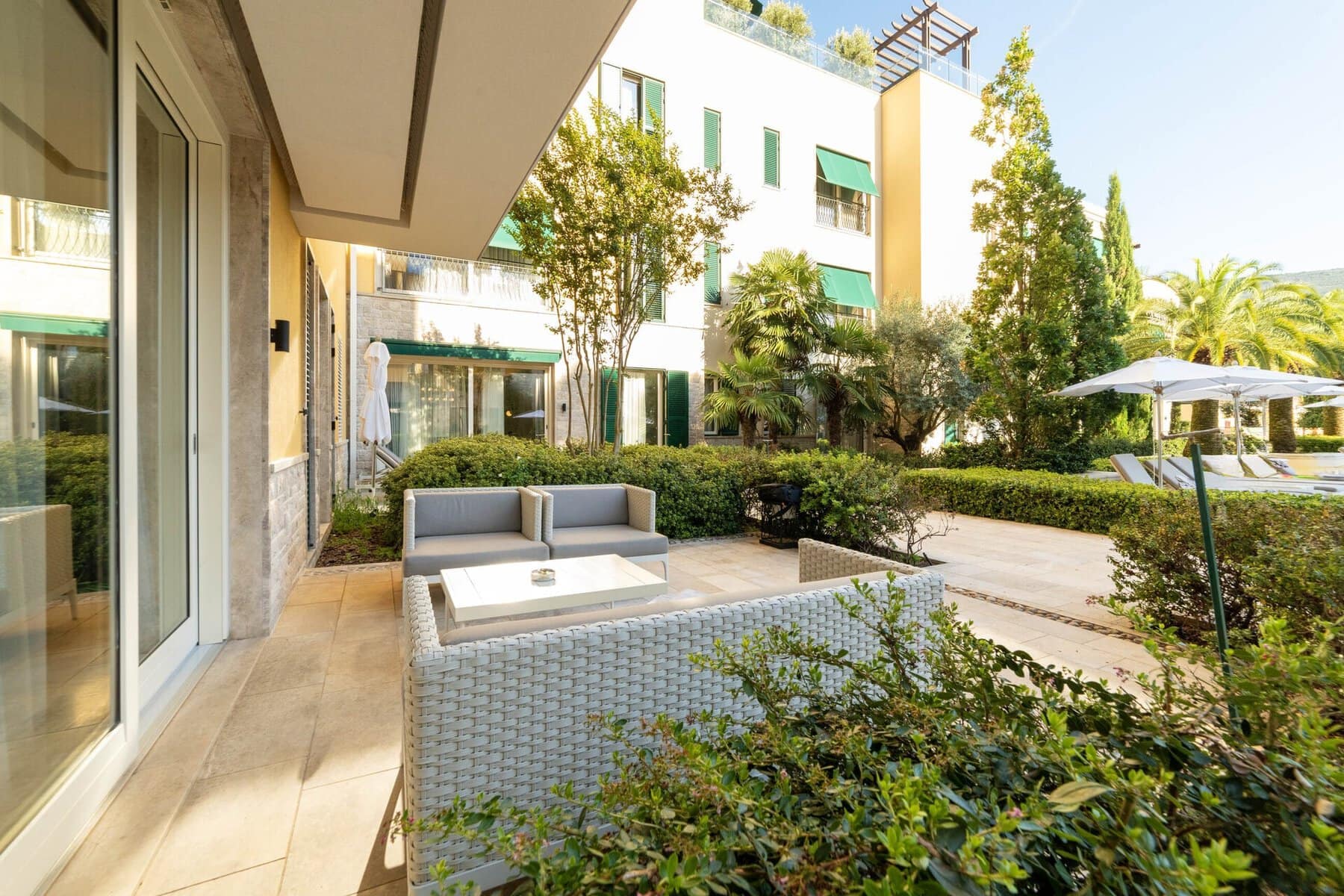 Portonovi 1bdr Apartment with Direct Access to a Swimming Pool (16)