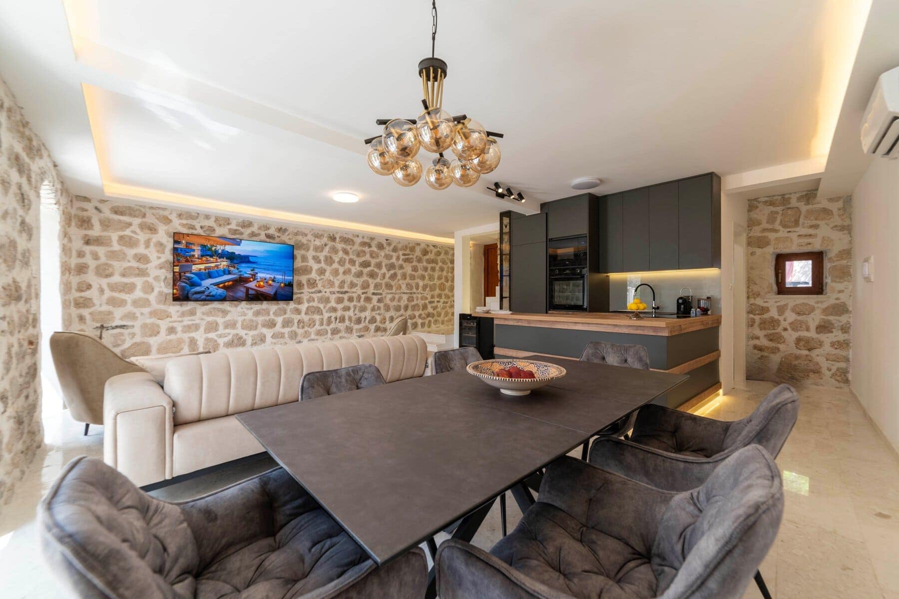 Charming stone house Ljuta, For rent (5)