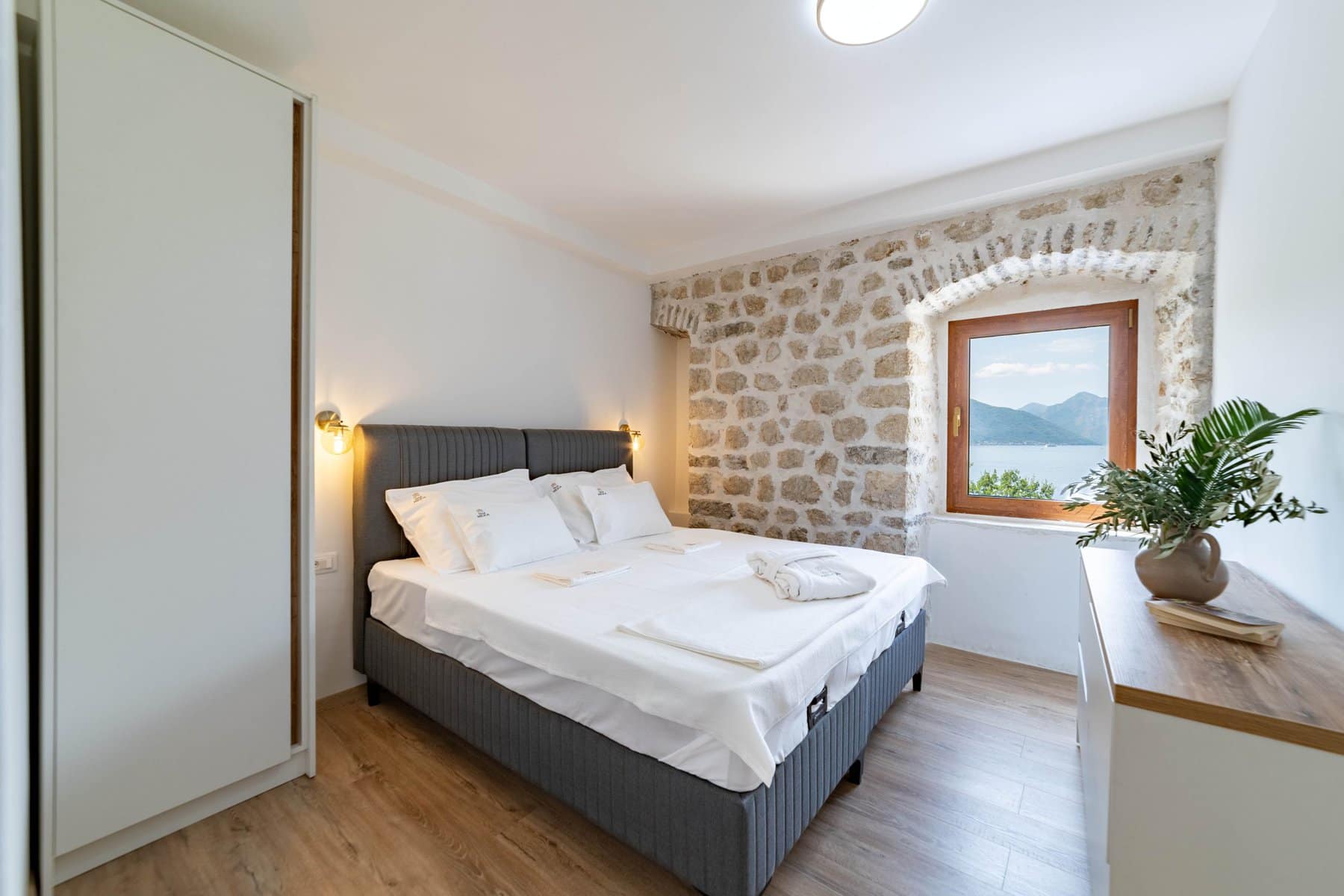 Charming stone house Ljuta, For rent (9)
