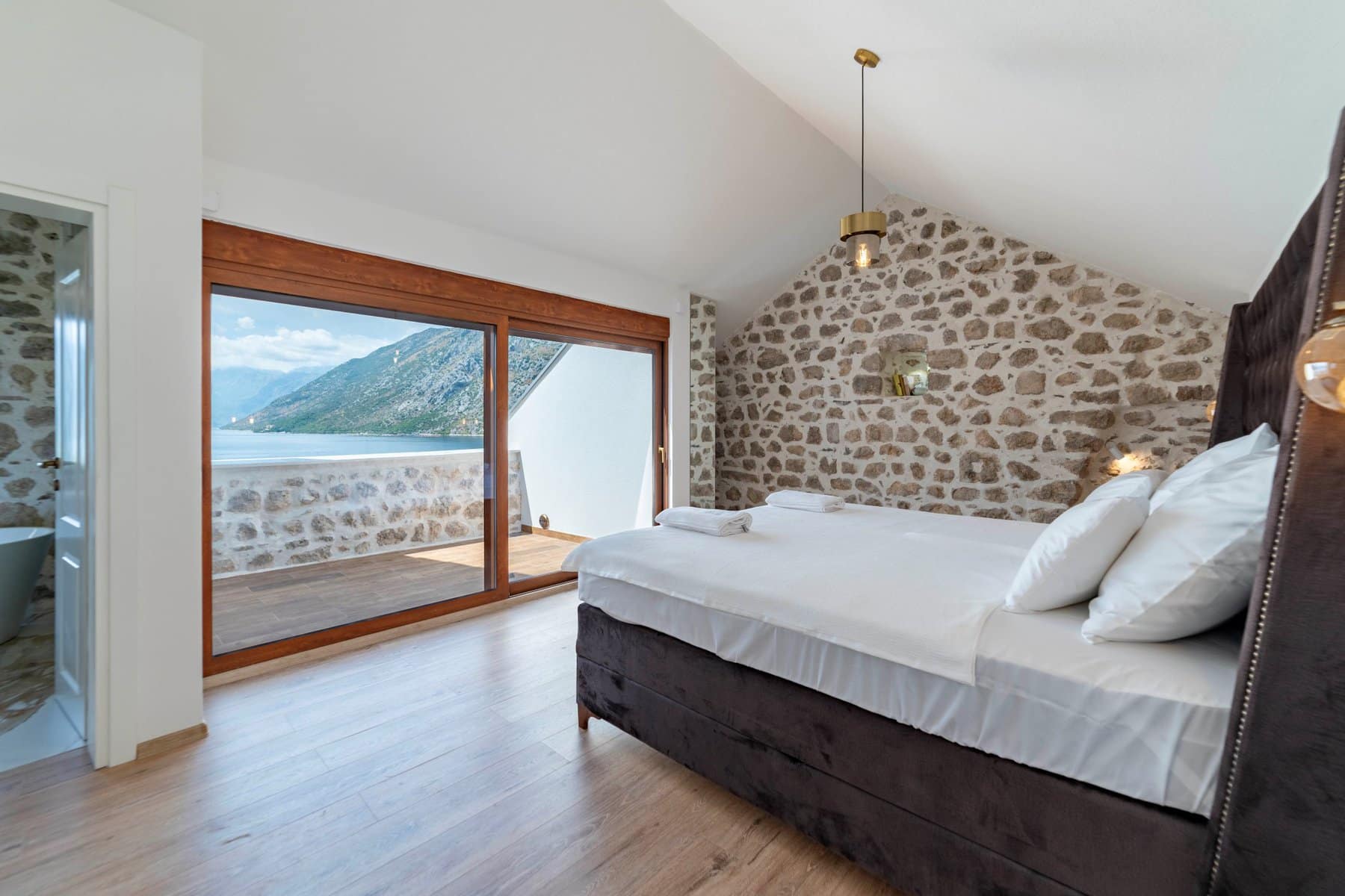 Charming stone house Ljuta, For rent (13)