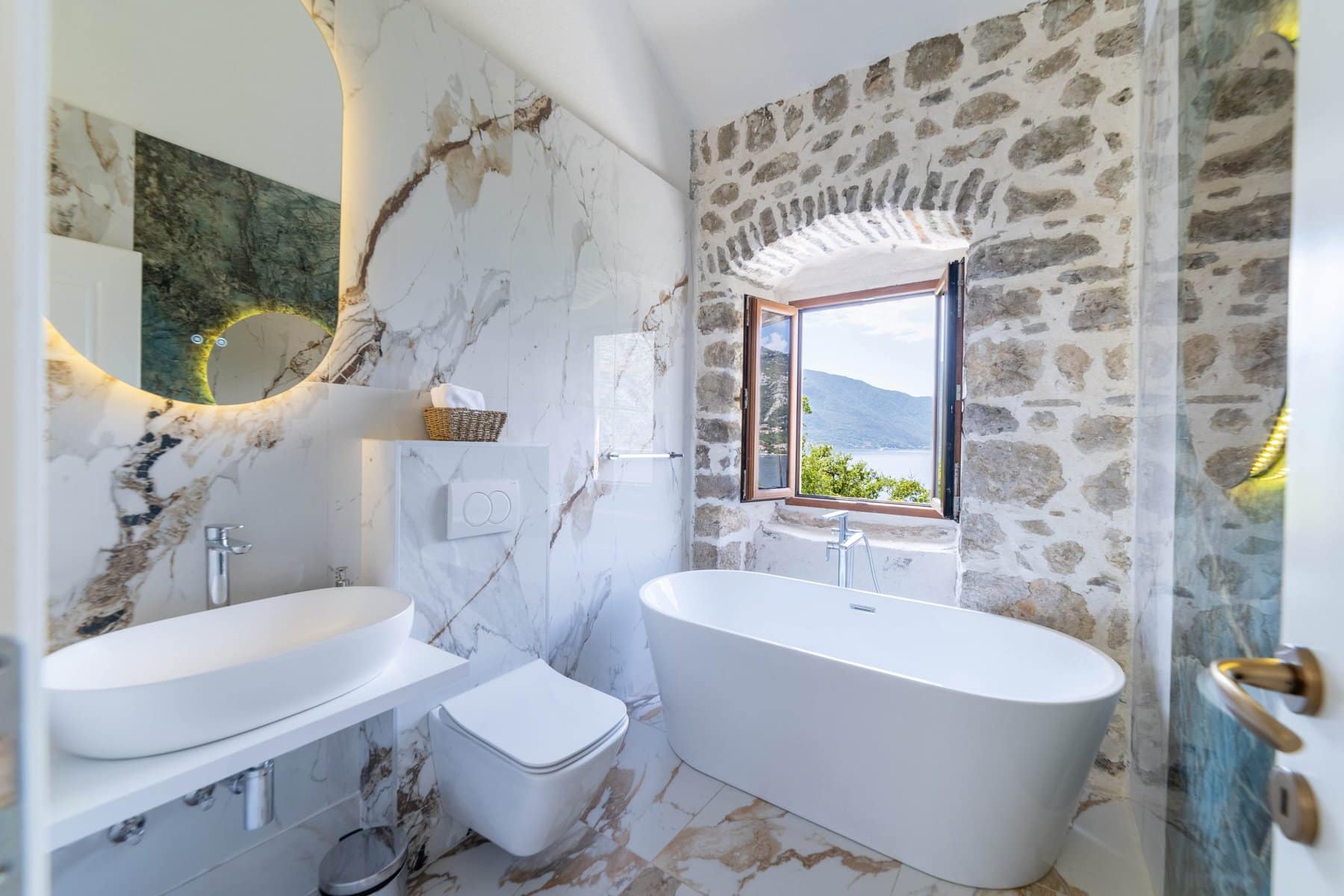 Charming stone house Ljuta, For rent (14)