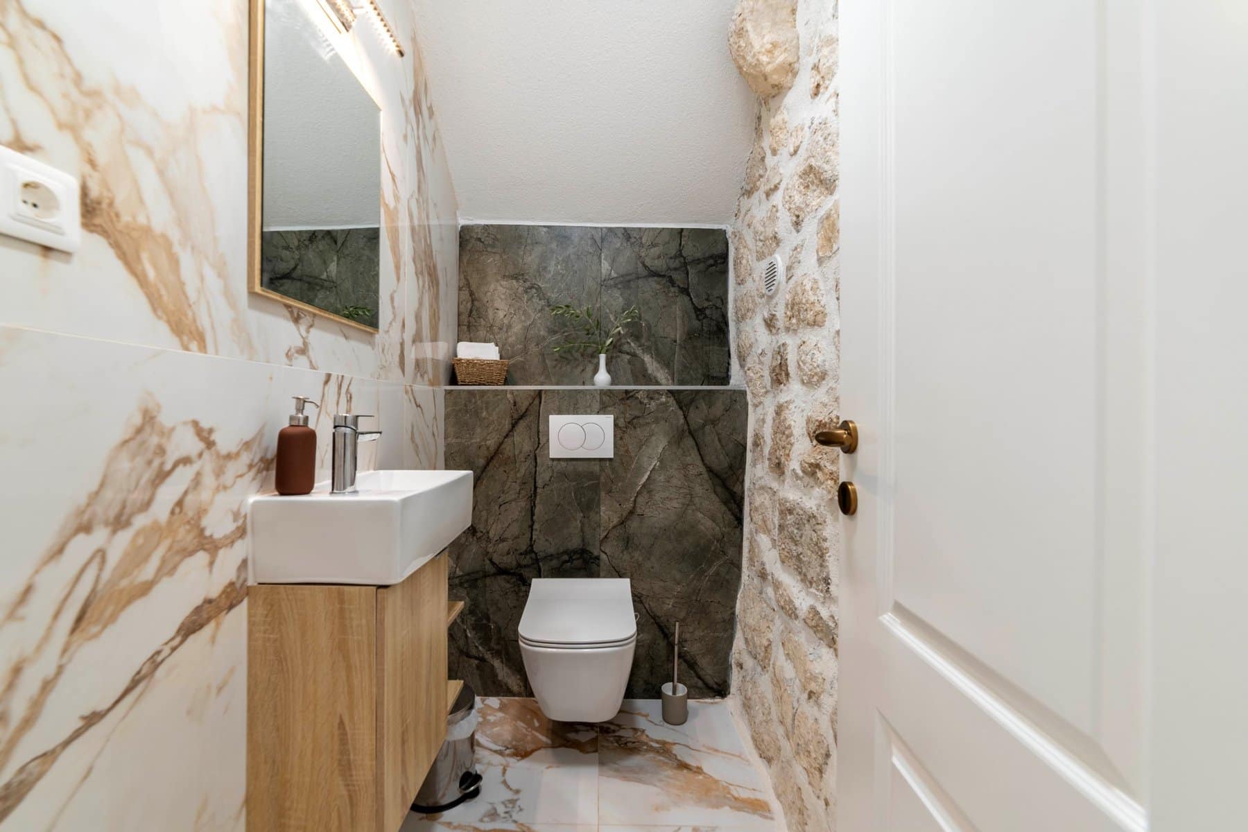 Charming stone house Ljuta, For rent (16)