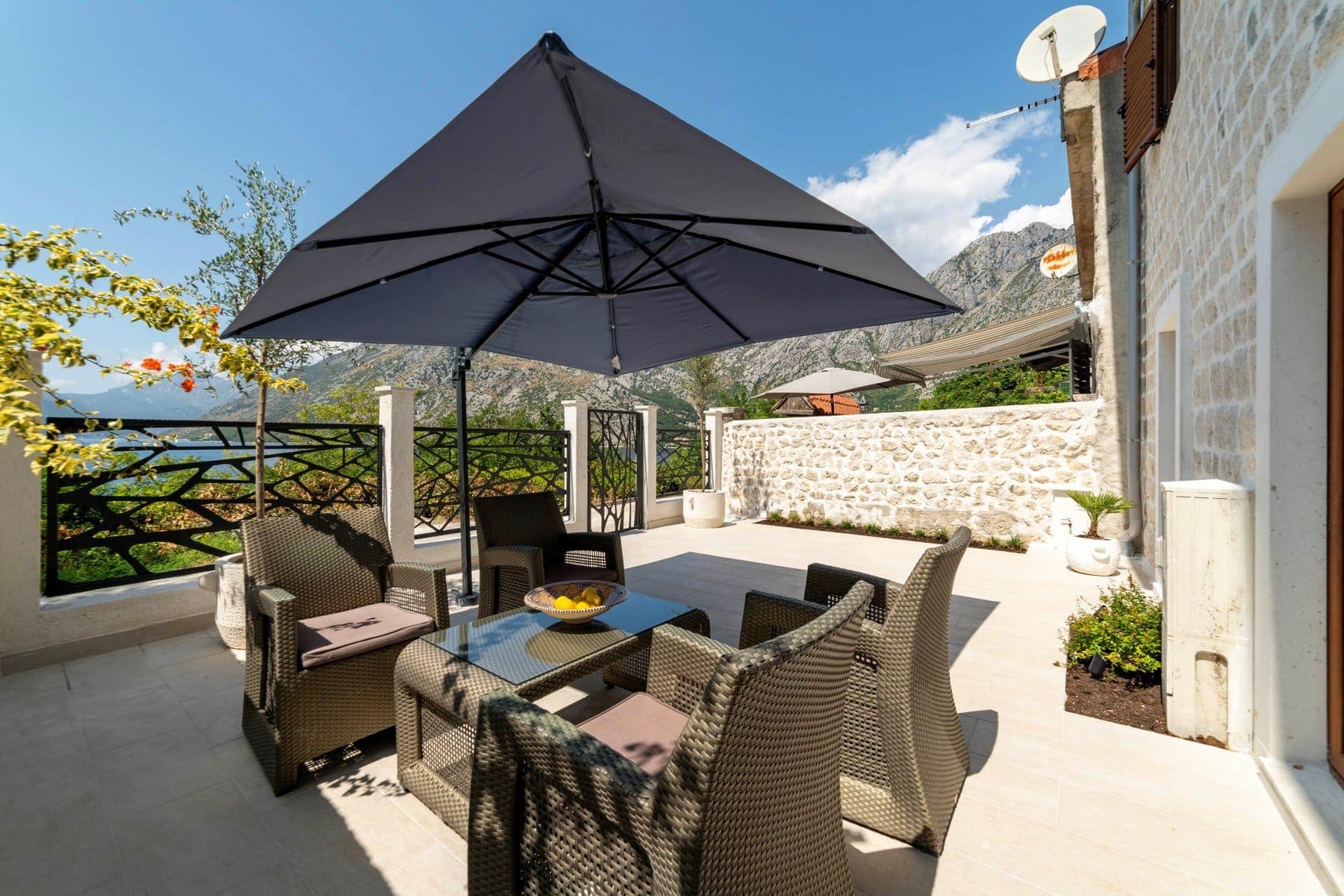 Charming stone house Ljuta, For rent (17)