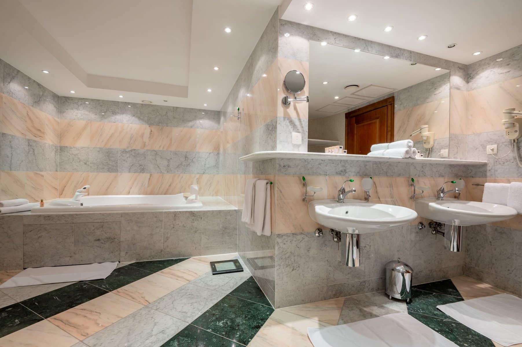 A complex of Two Luxury Villas, Sveti Stefan (15)