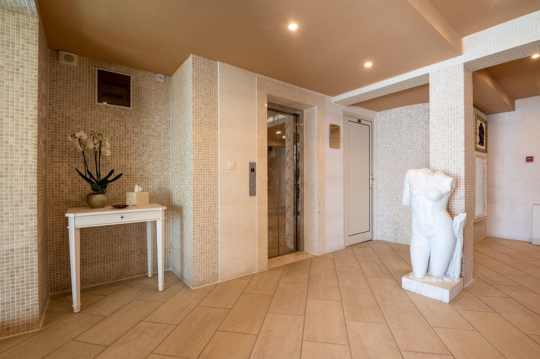 A complex of Two Luxury Villas, Sveti Stefan (28)