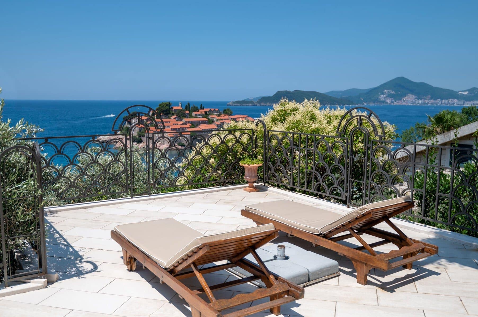 A complex of Two Luxury Villas, Sveti Stefan (40)