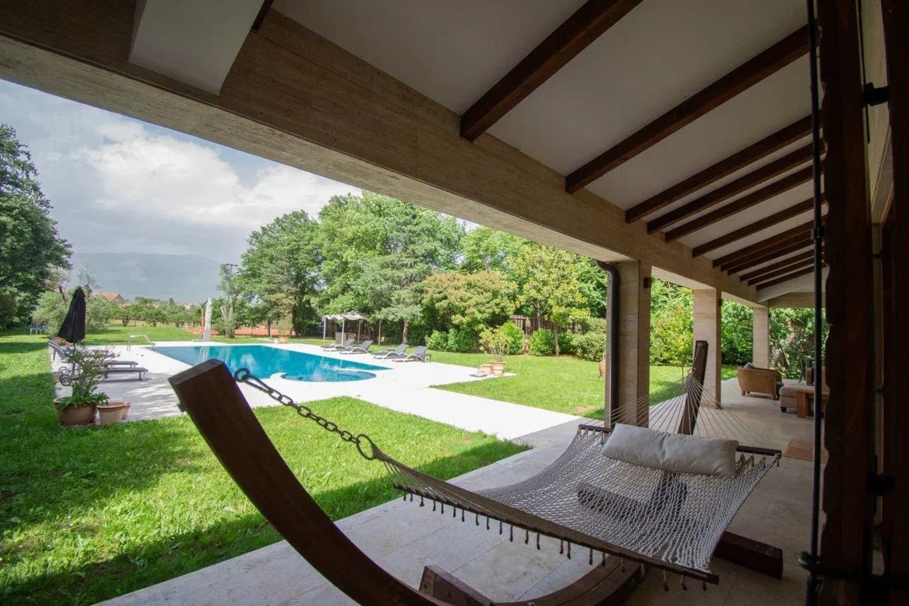 Luxury family villa Podgorica (10)