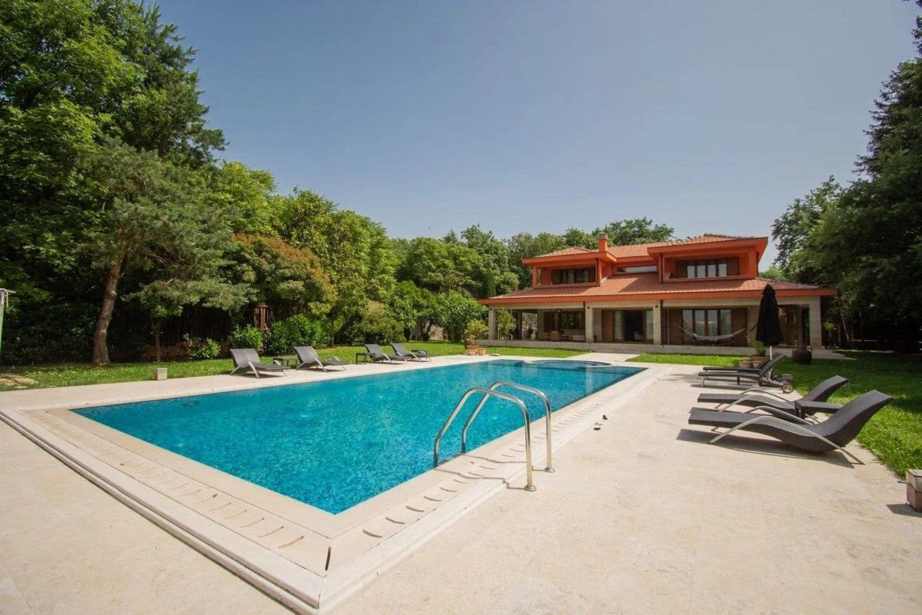 Luxury family villa Podgorica (11)