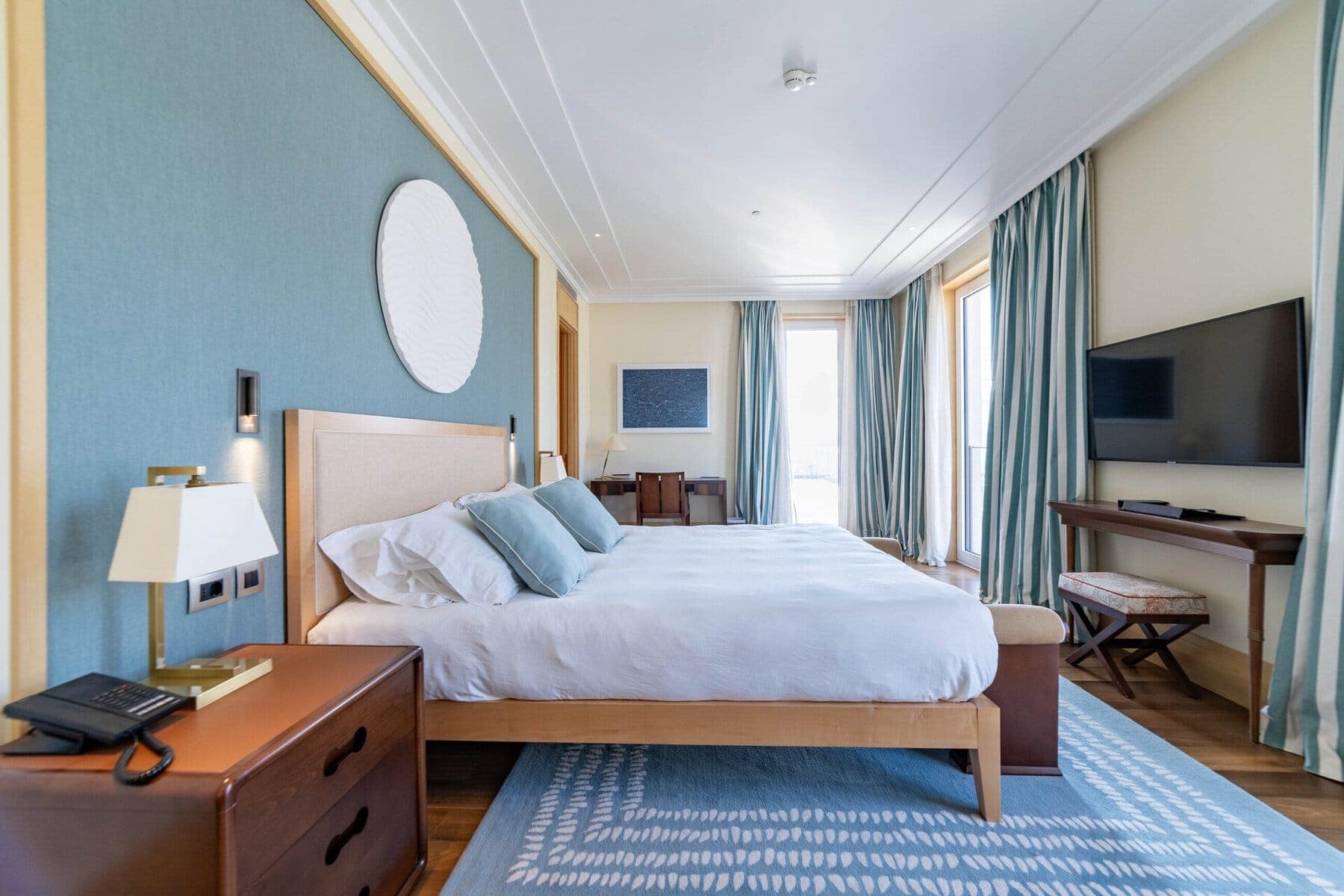 Exclusive Waterfront 3bdr Penthouse Baia with a private rooftop and swimming pool (13)