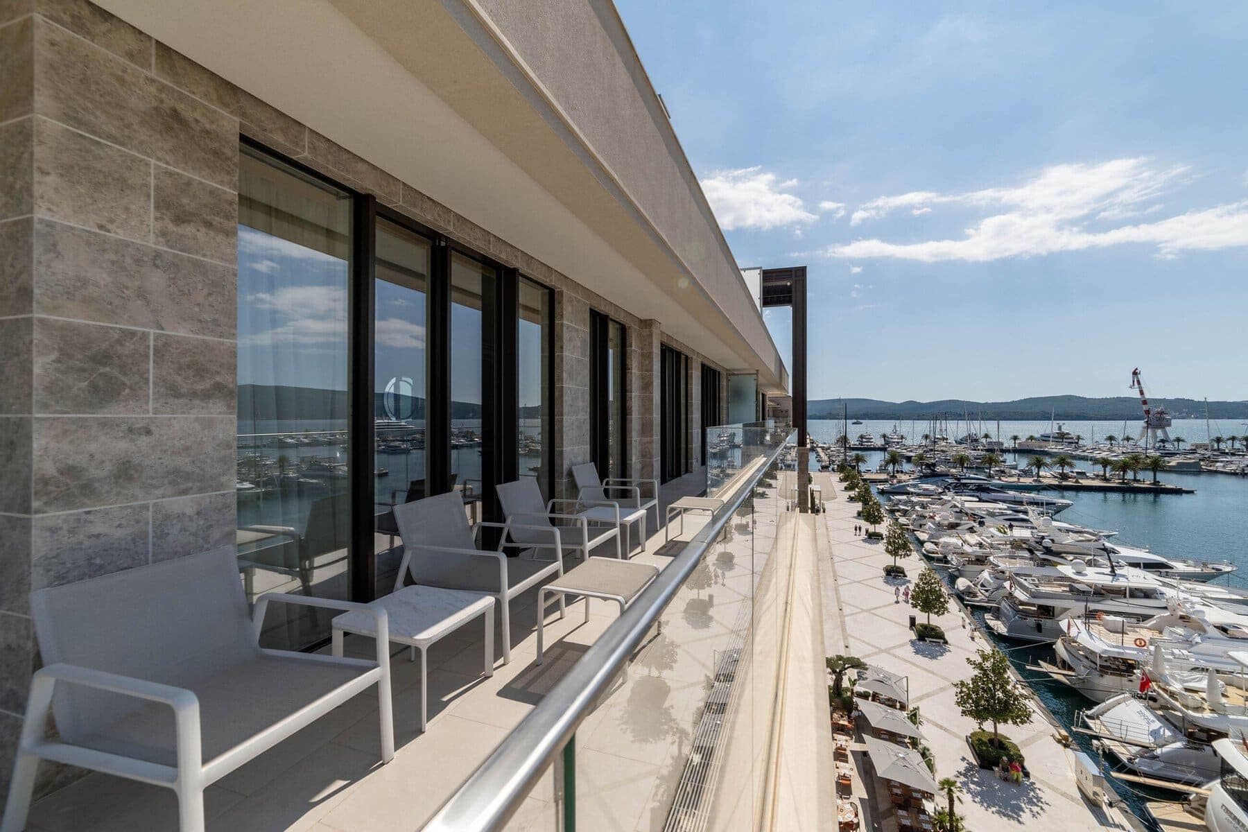 Exclusive Waterfront 3bdr Penthouse Baia with a private rooftop and swimming pool (26)