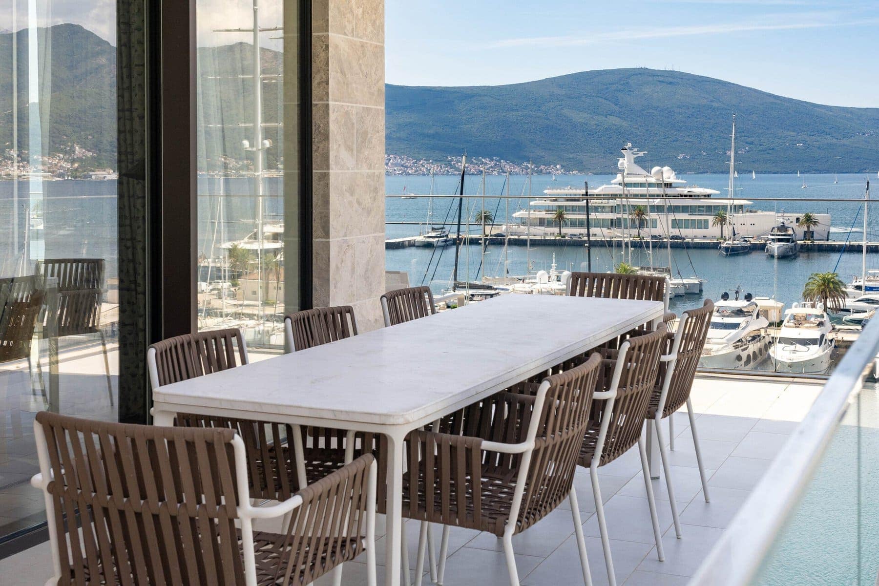 Exclusive Waterfront 3bdr Penthouse Baia with a private rooftop and swimming pool (28)