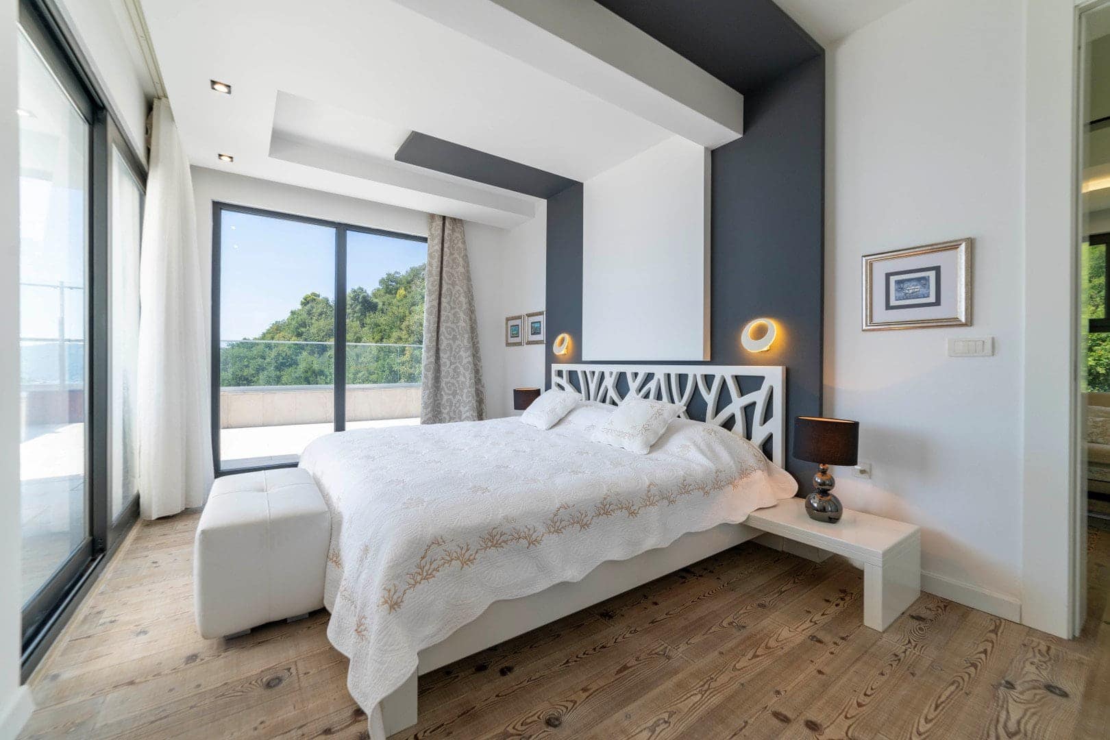 Exclusive 4-bdr apartment, Becici (14)