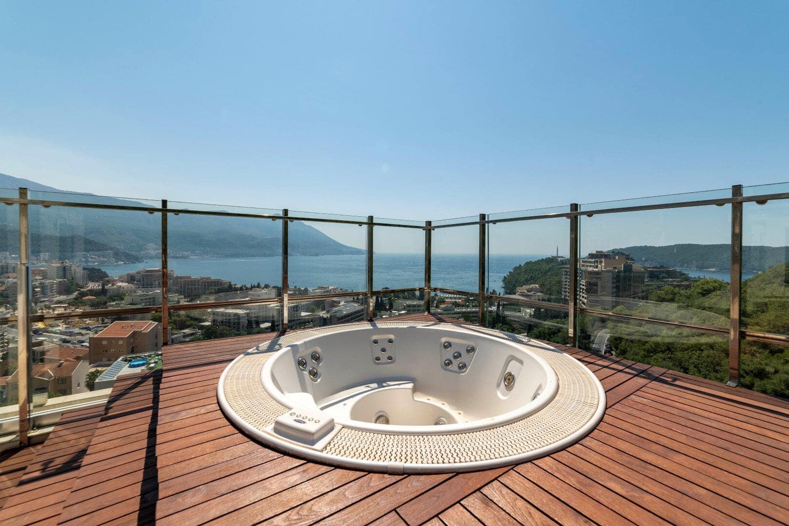 Exclusive 4-bdr apartment, Becici (16)