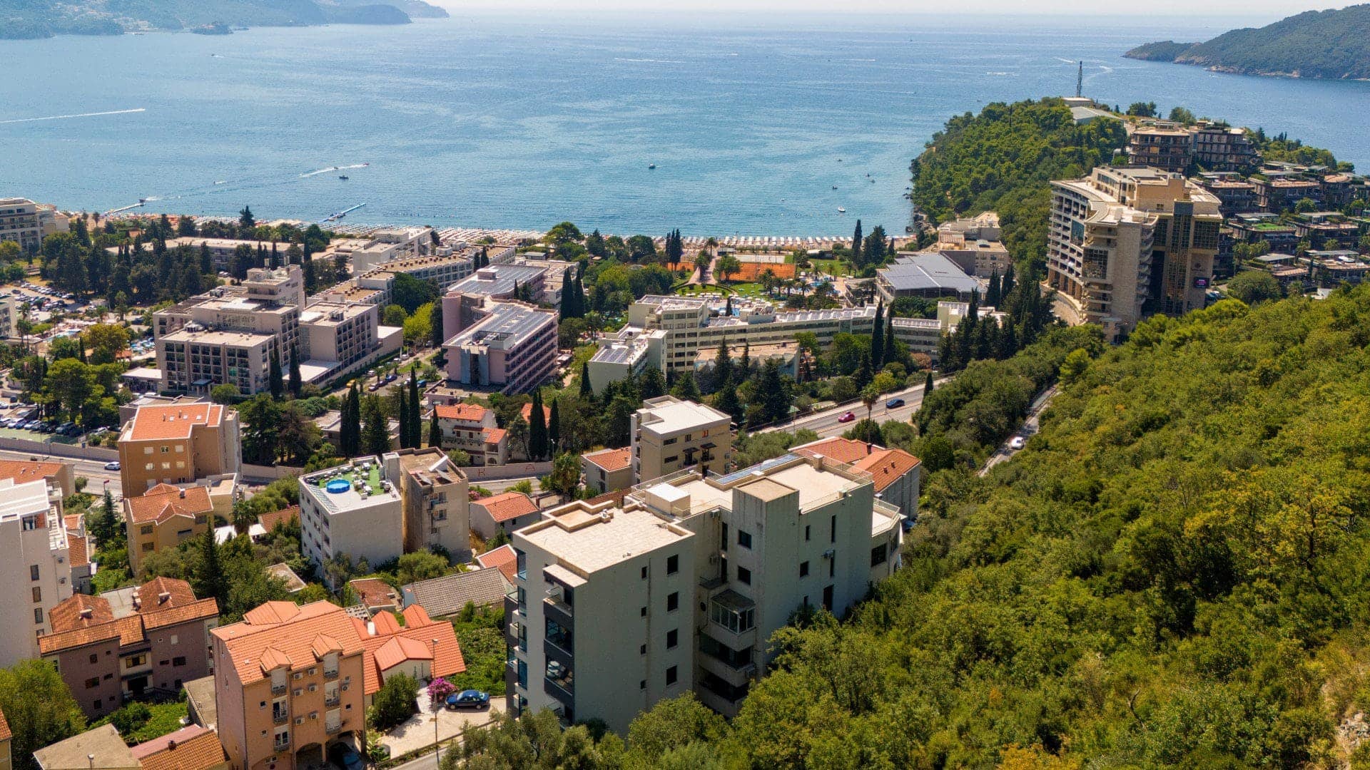 Exclusive 4-bdr apartment, Becici (20)