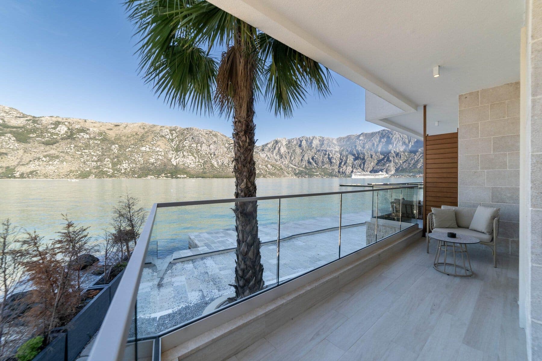 Luxury branded villa on the first line to the sea, Stoliv (10)