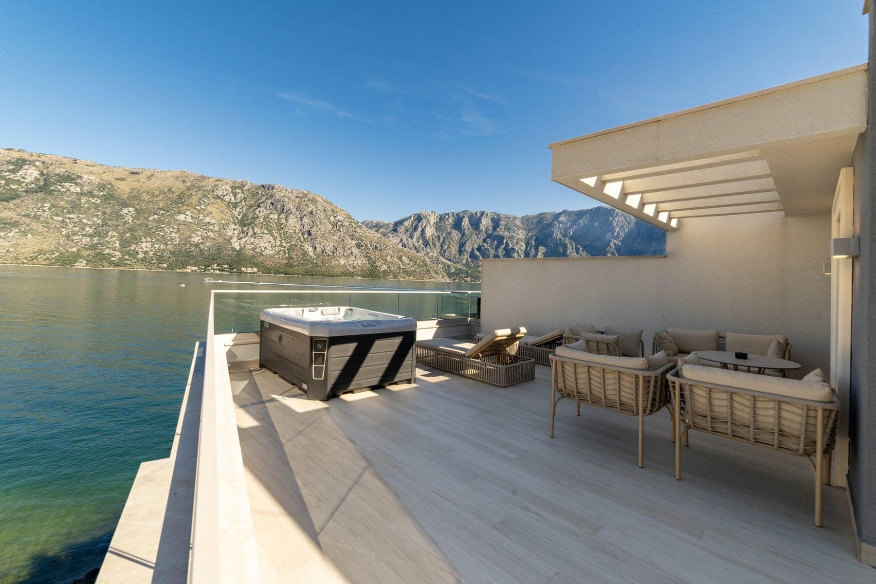 Luxury branded villa on the first line to the sea, Stoliv (13)