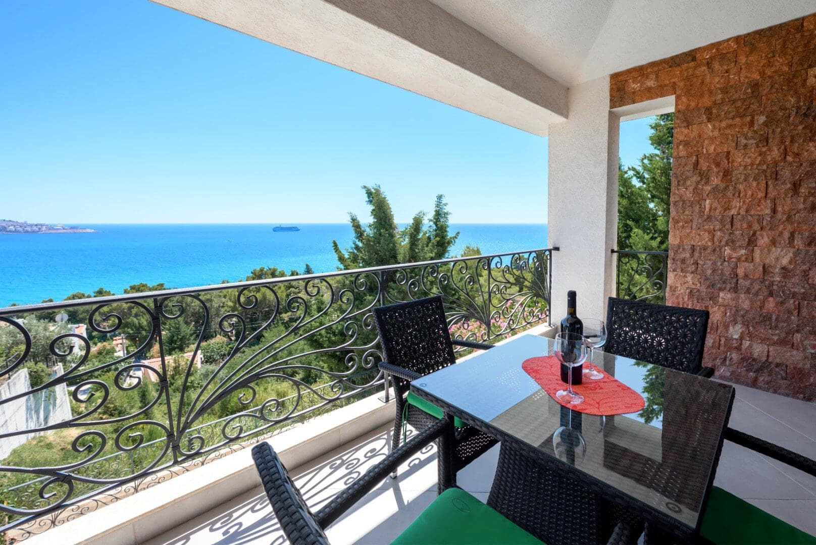 Villa with 3 apartments, Bar (25)