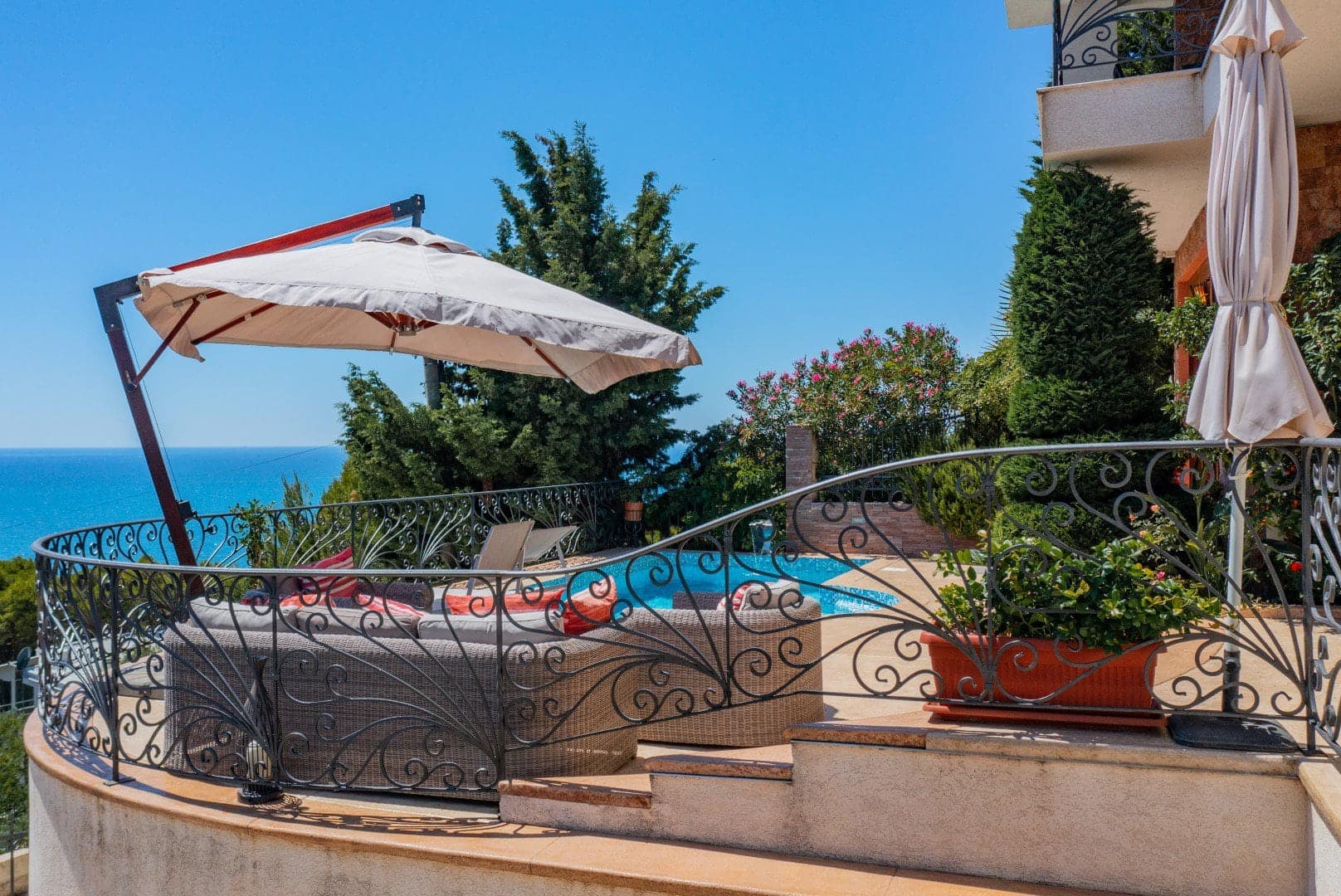 Villa with 3 apartments, Bar (27)