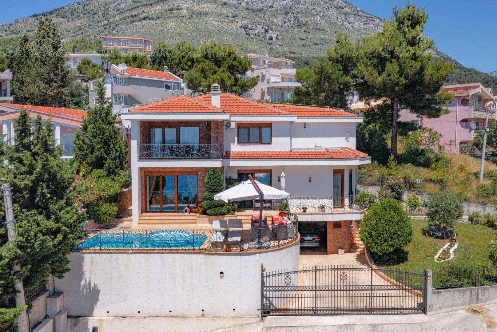 Villa with 3 apartments, Bar (28)